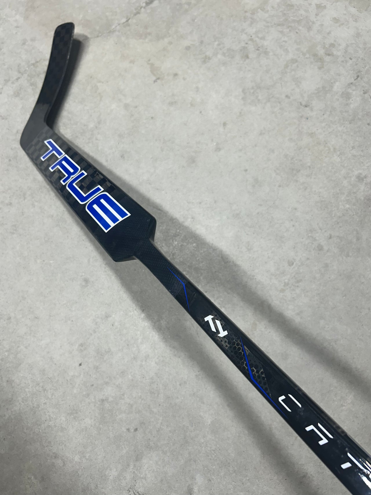 Full Right 26” True 9X3 Catalyst Pro Stock Goalie Stick Black/Blue