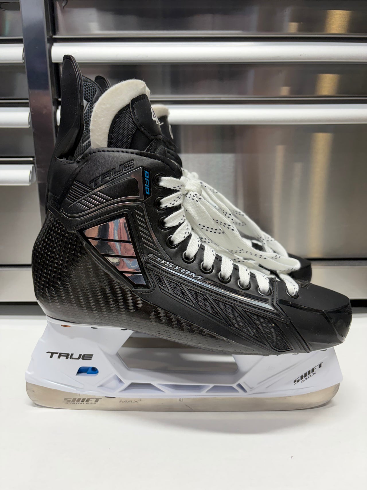 True SVH Custom Pro Skate Size 9 Regular Width (New) OHL Pro Stock