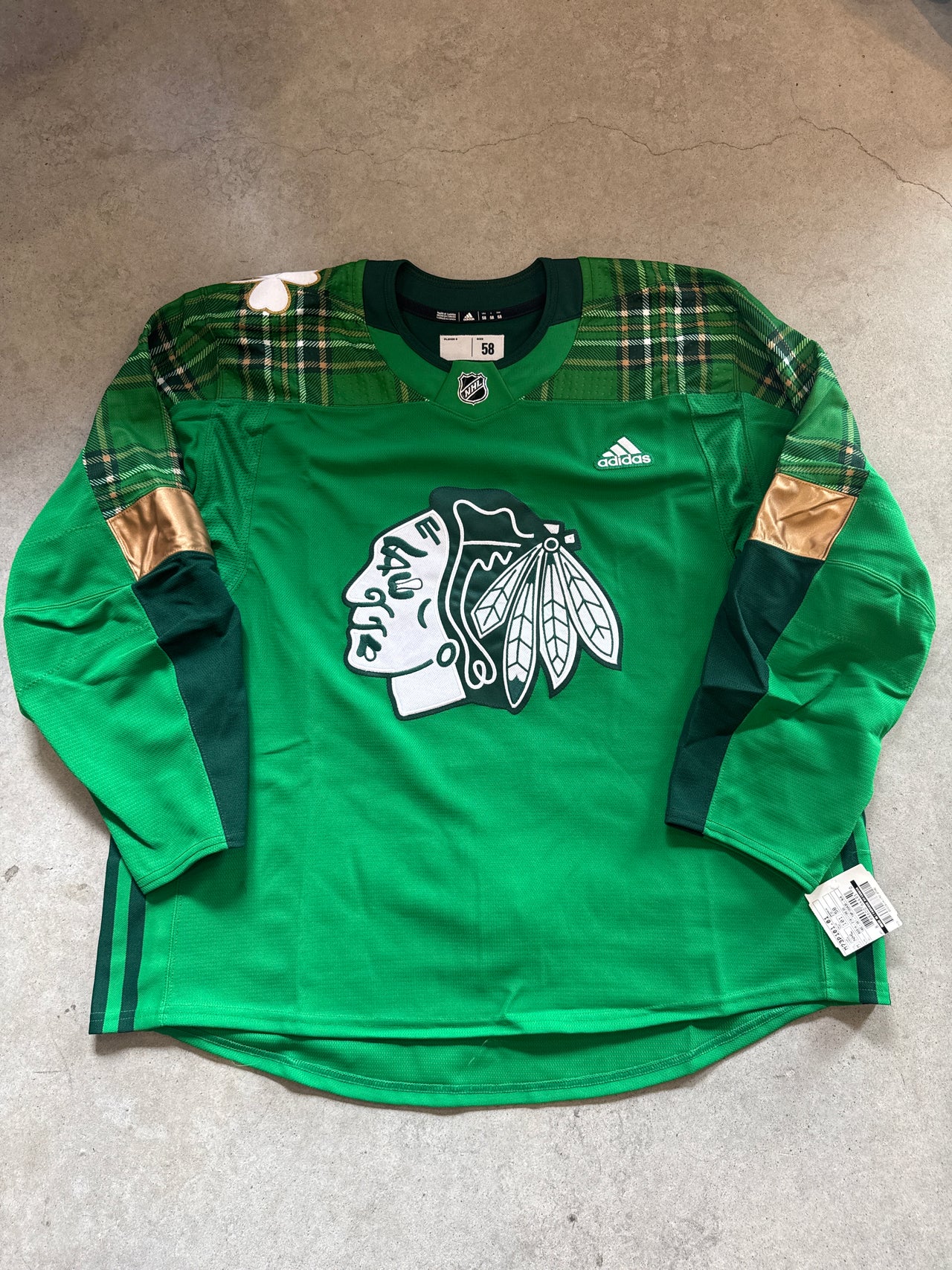 NEW CHICAGO BLACK HAWKS - ST PATRICKS DAY - HOCKEY JERSEY - ADDIDAS - TEAM ISSUED - PRO STOCK - XL - 58