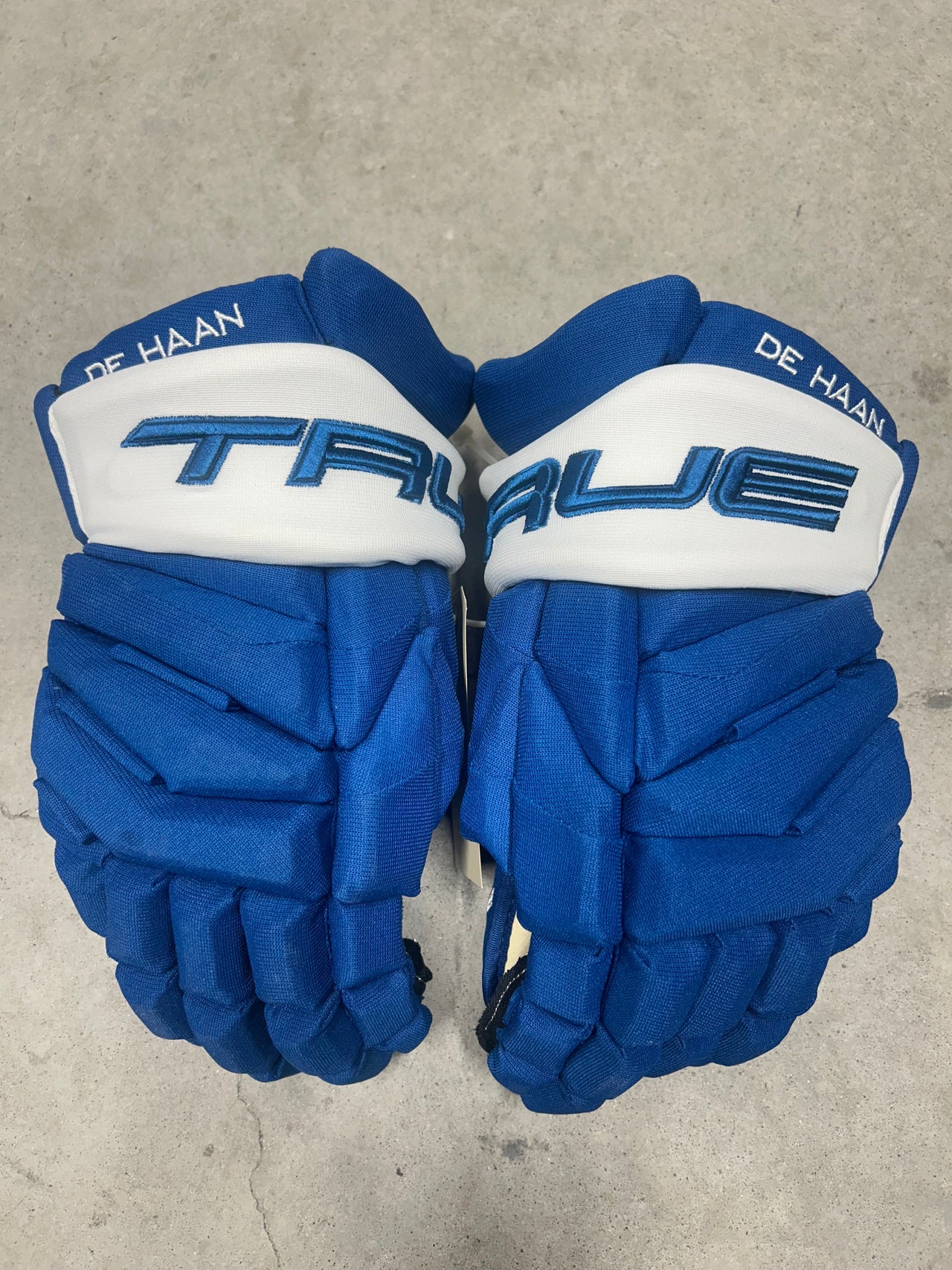 15” True Catalyst 9X Pro Stock Hockey Gloves Tampa Bay Lightning (New)