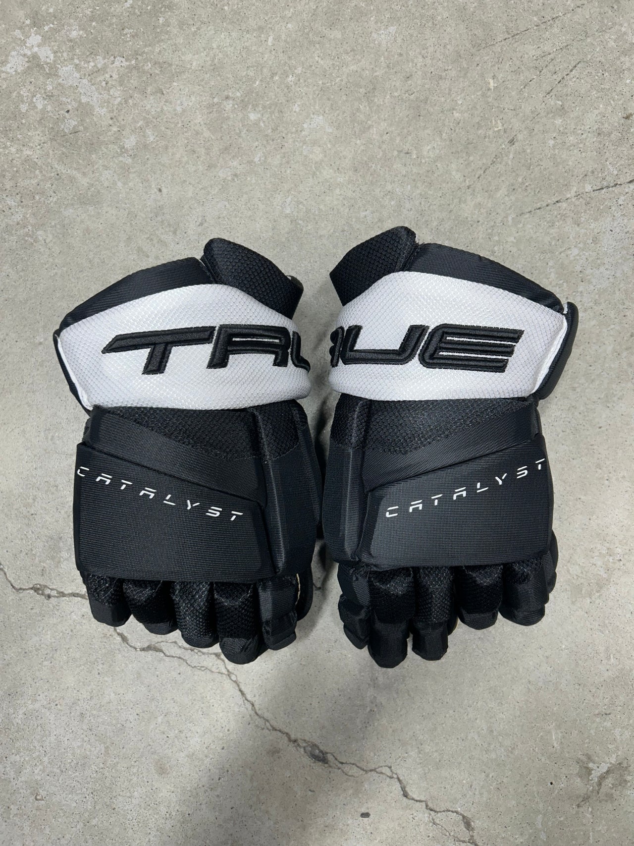 13” True Catalyst 9X Pro Stock Hockey Gloves Pittsburgh Penguins (New)