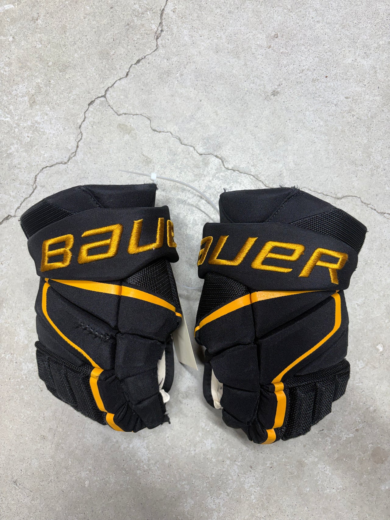 13” Bauer Vapor Hyperlite Gloves NCAA Used