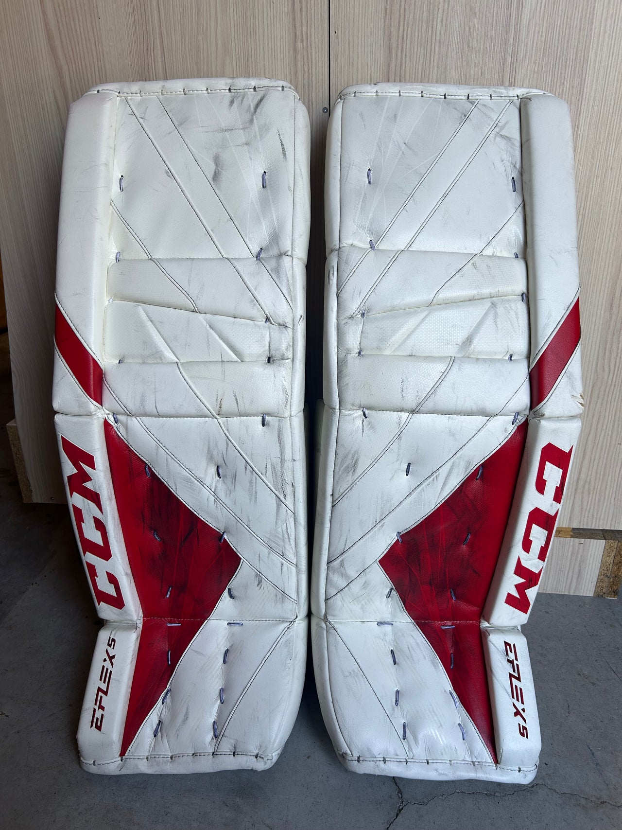 USED CCM EFLEX 5 Goalie Pads Medium 34”