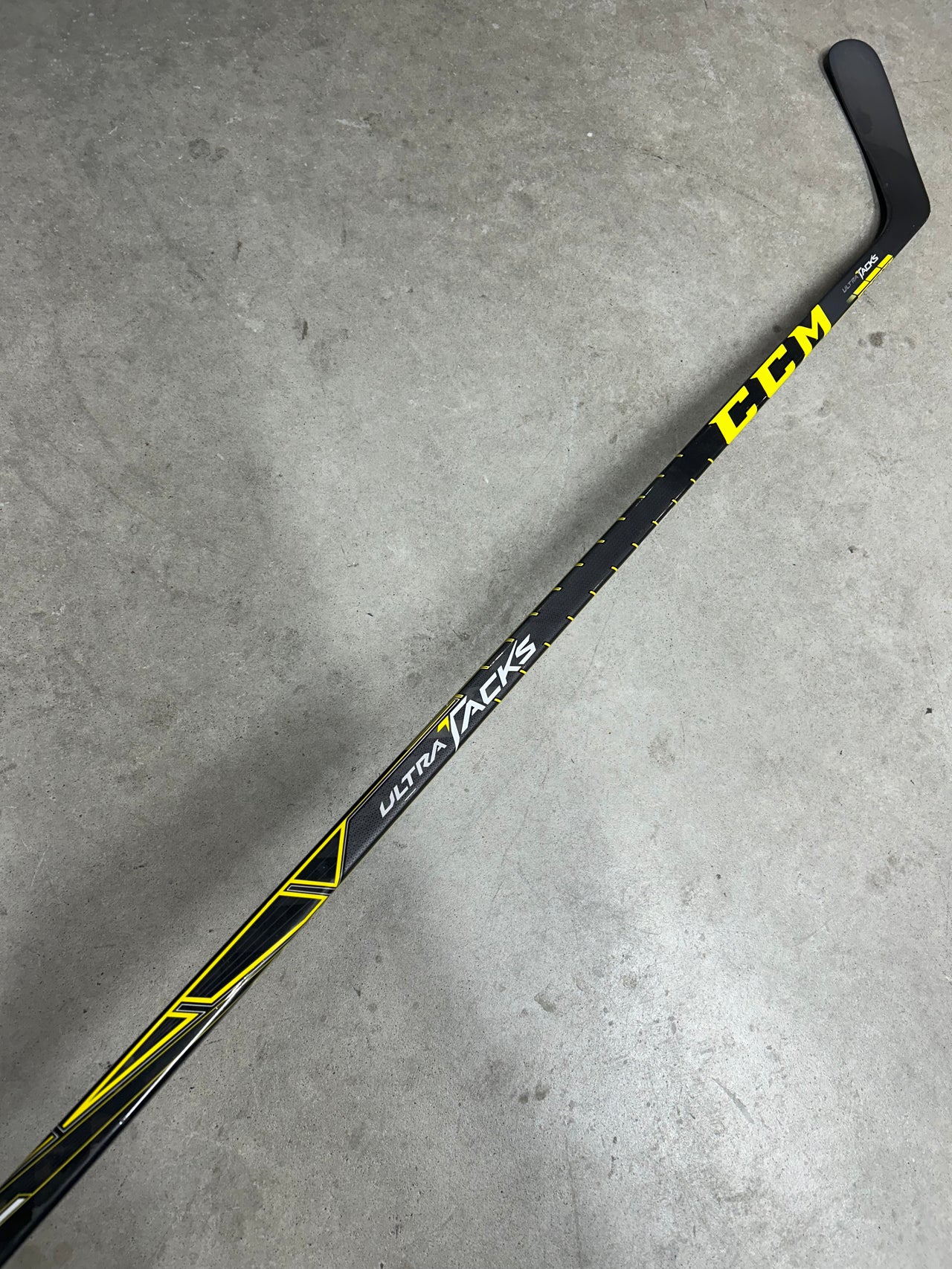 Left Hand 100 Flex P19 CCM Ultra Tacks (New) Pro Stock