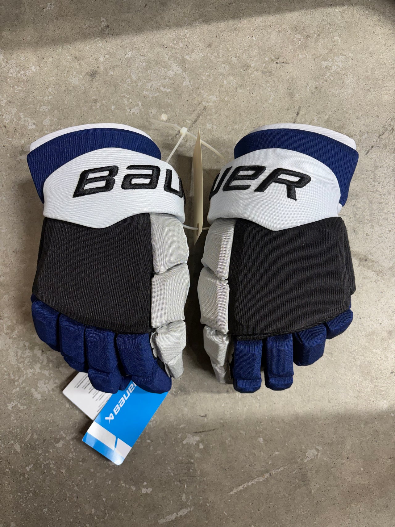 15โ Bauer Mach Gloves Tampa Bay Lightning Pro Stock