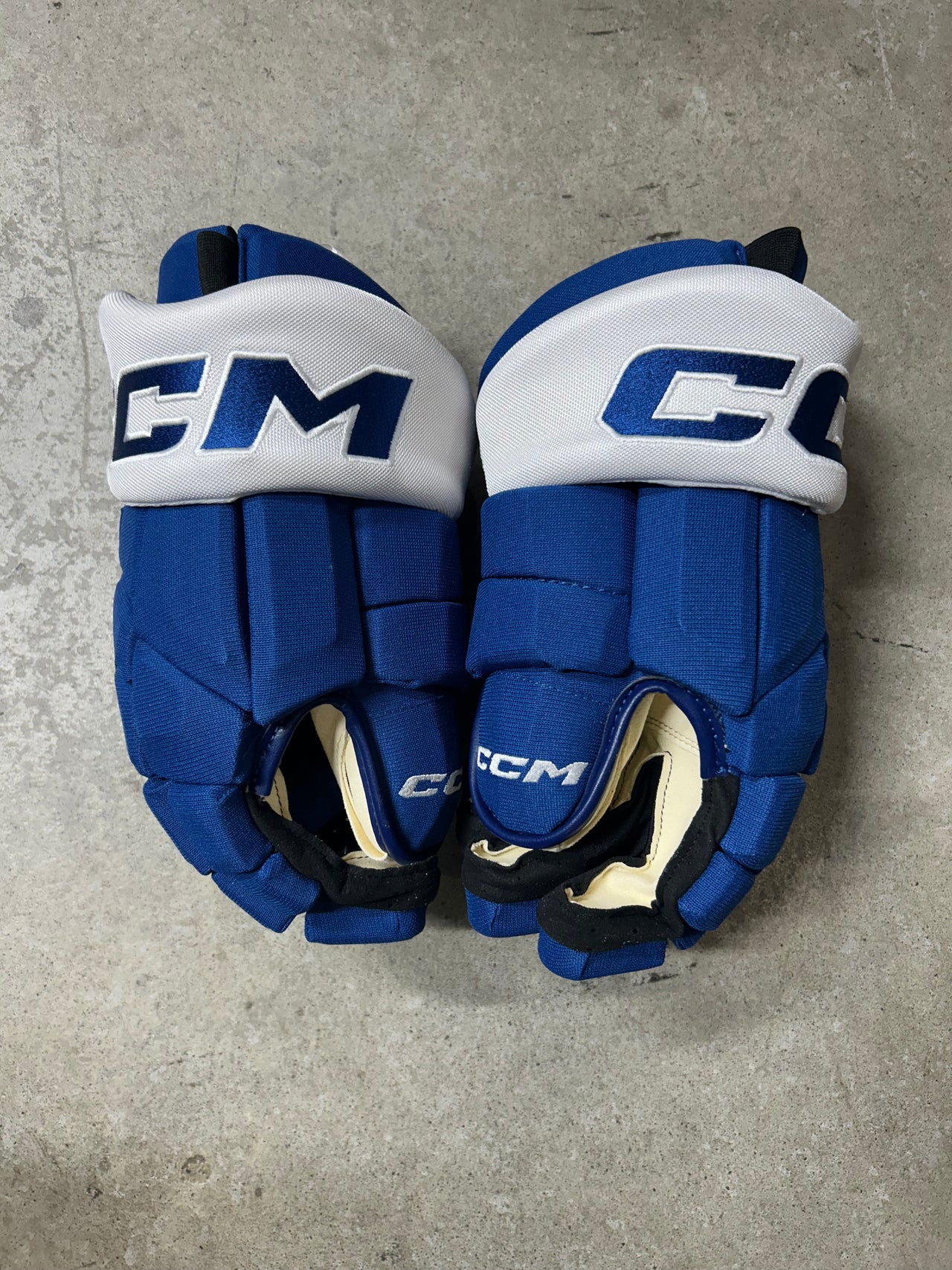 15โ CCM Pro Toronto Maple Leafs Hockey Gloves (New)