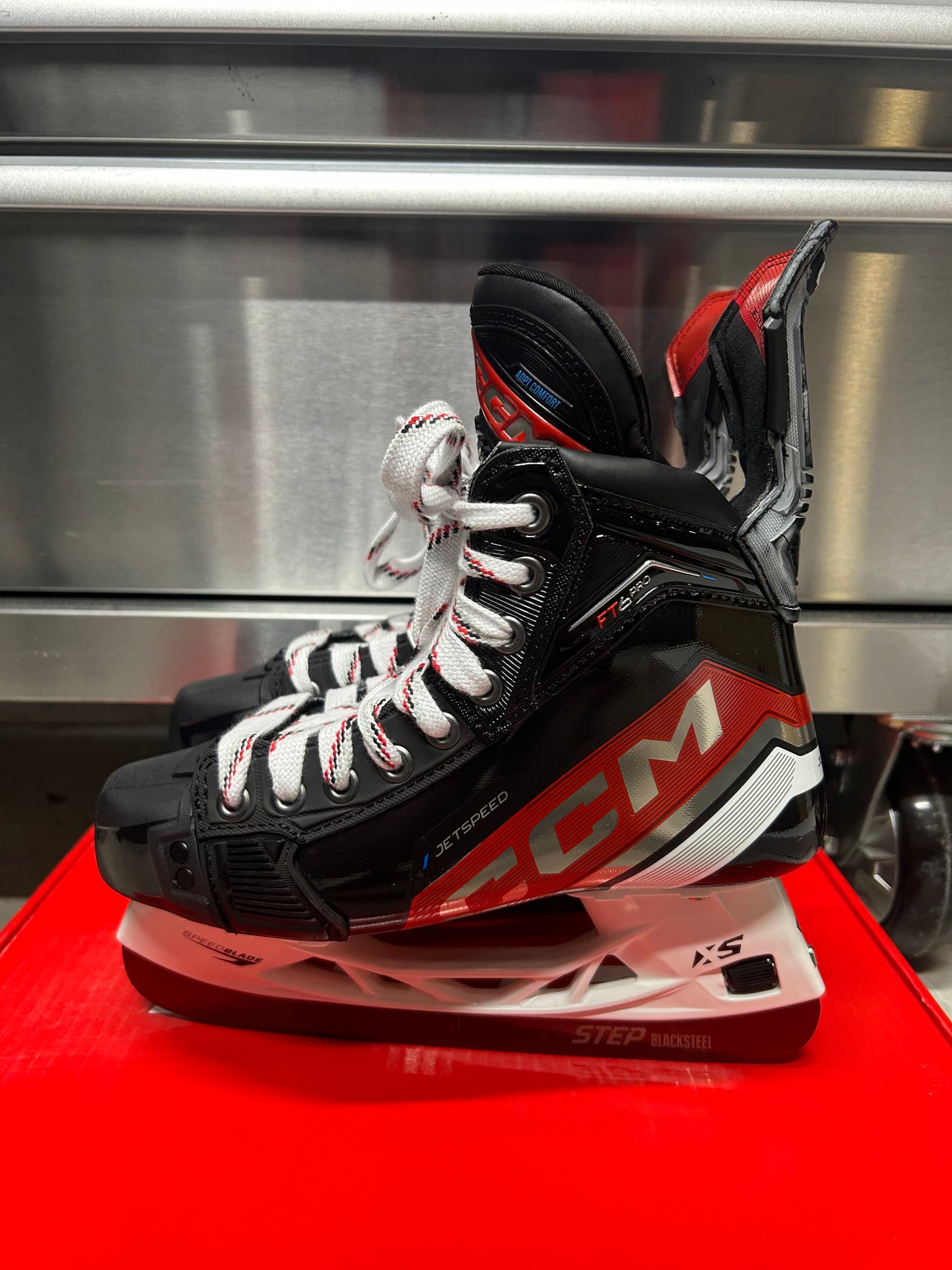 CCM Jetspeed FT6 Pro Skate Size 4.5 Tapered Fit Pro Stock