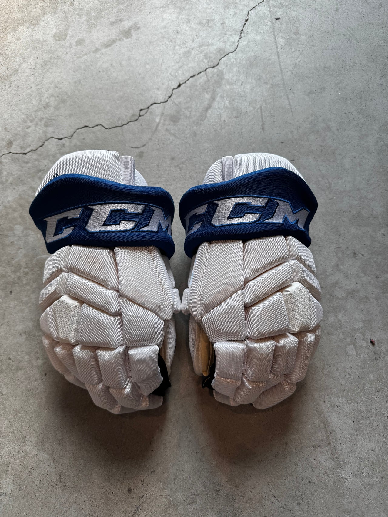 15โ CCM HGTK Custom Tampa Bay Stadium Series Gloves New