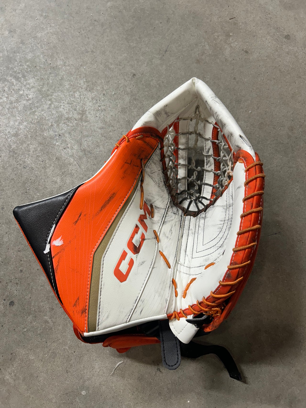 CCM EFLEX 6 Goalie Glove Oscar Dansk Pro Stock Used