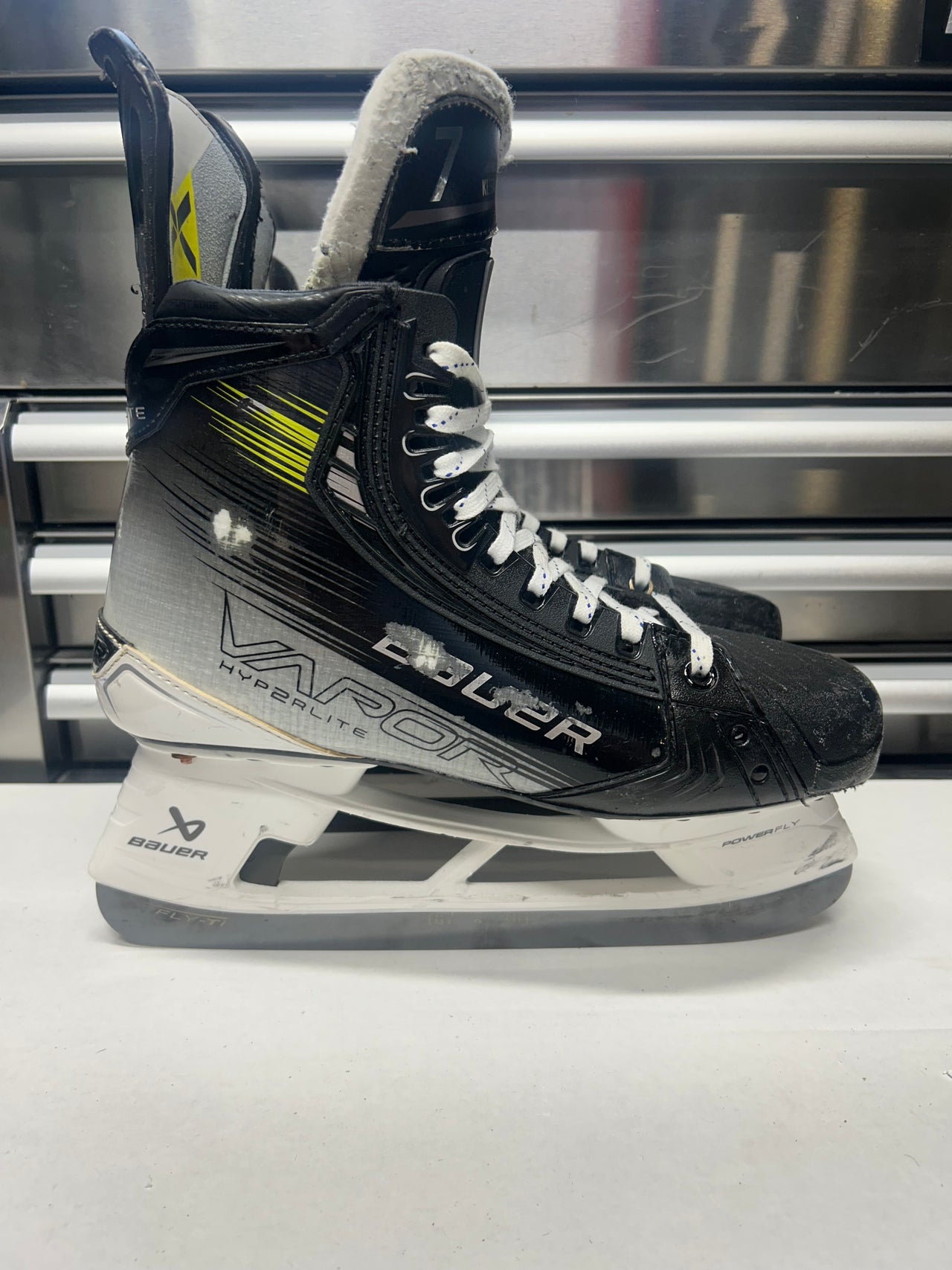 Bauer Hyperlite2 Skate Size 10.5 FIT 2 (Used) NHL Pro Stock
