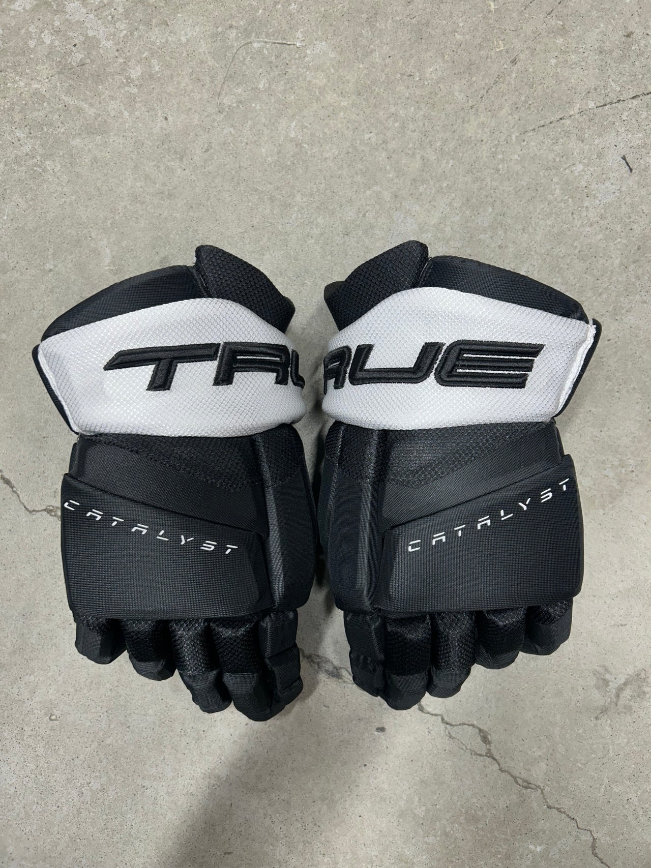 14” True Catalyst 9X Pro Stock Hockey Gloves Pittsburgh Penguins (New)