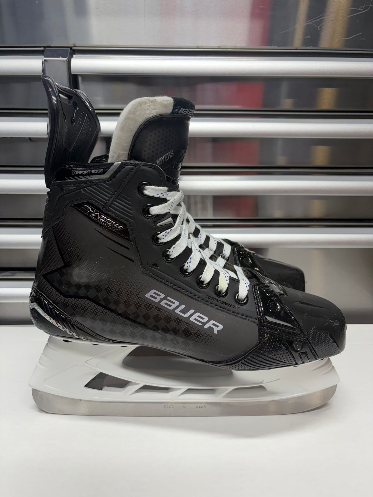 Bauer Shadow Skate Size 9.5 FIT 2 (Used) TORONTO MAPLE LEAFS Pro Stock