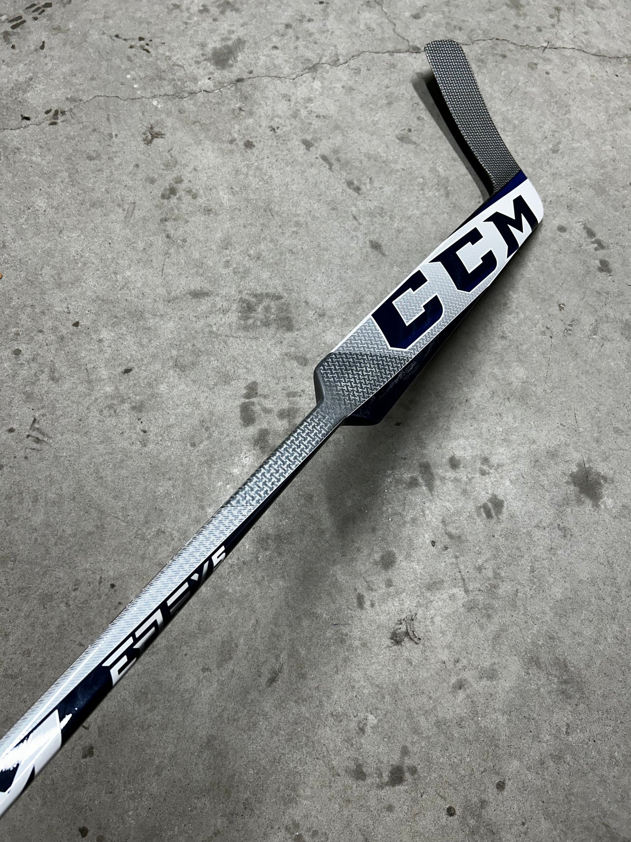 Left Hand 26” CCM EFLEX 5 Pro Goalie Stick New - Tomas Vomacka - NCAA UConn Huskies