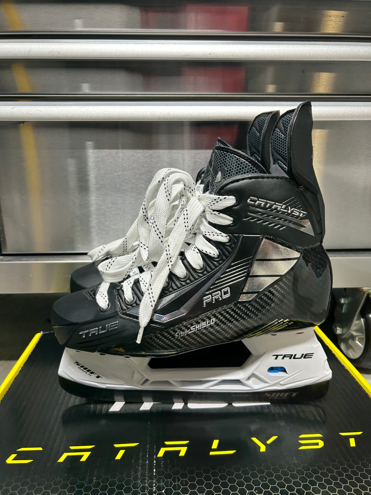 True Catalyst Pro Skate Size 8 New Andrej Palat NHL Prostock