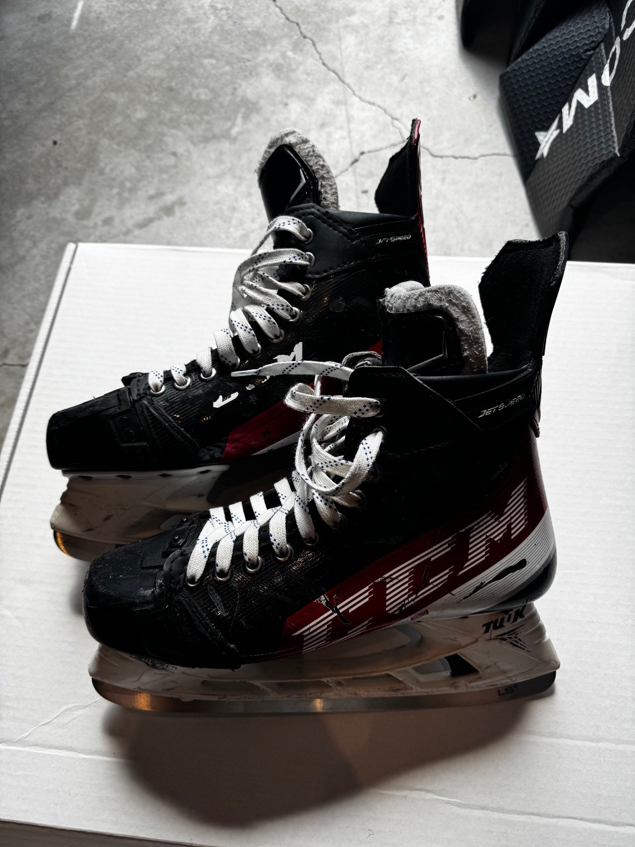 CCM FT4 PRO Skate Size 8.5 Used Regular Width Pro Stock