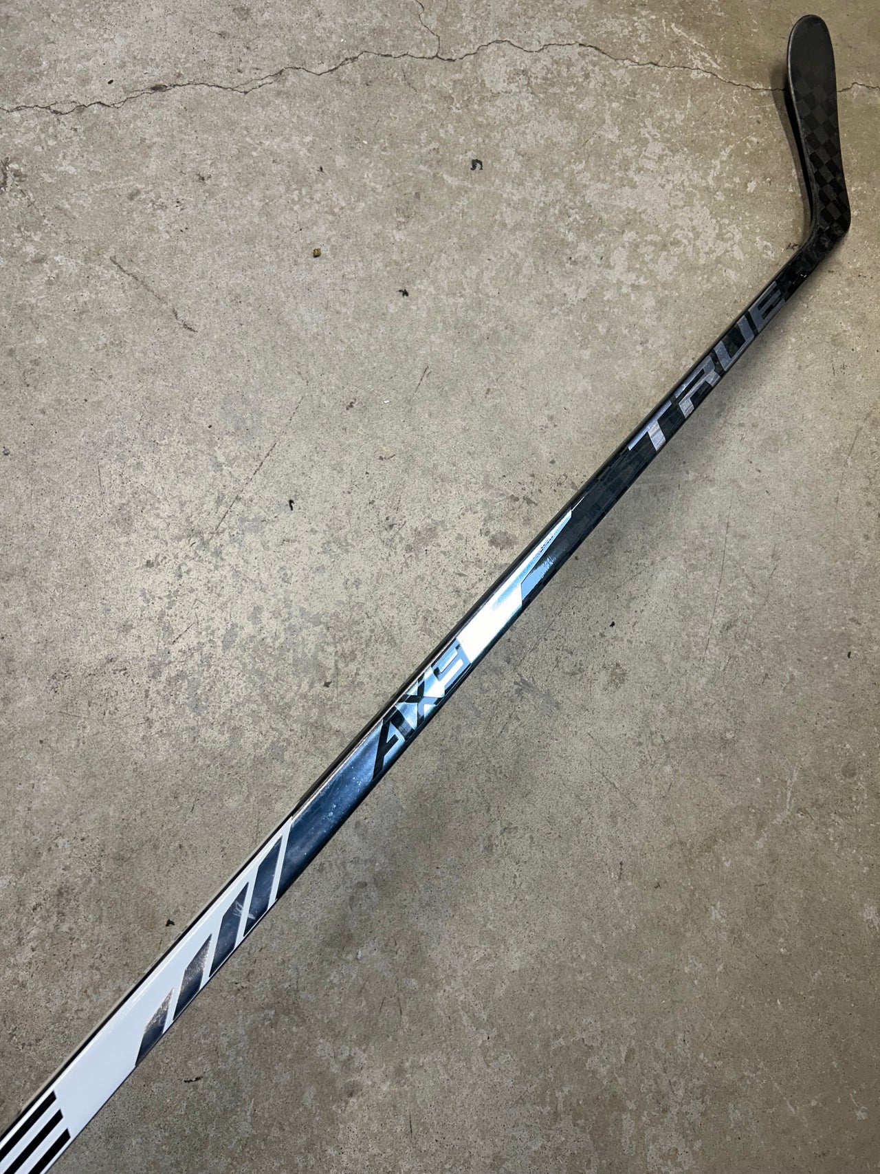Left Hand 65 Flex P28 True AX9 (New) Pro Stock NHL