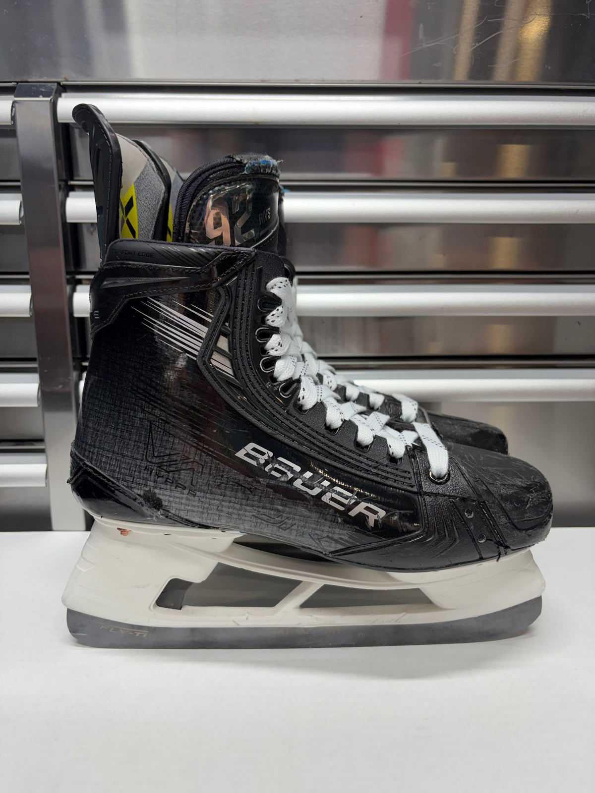 Bauer Hyperlite2 Skate Size 8 FIT 1 (Used) OHL Pro Stock