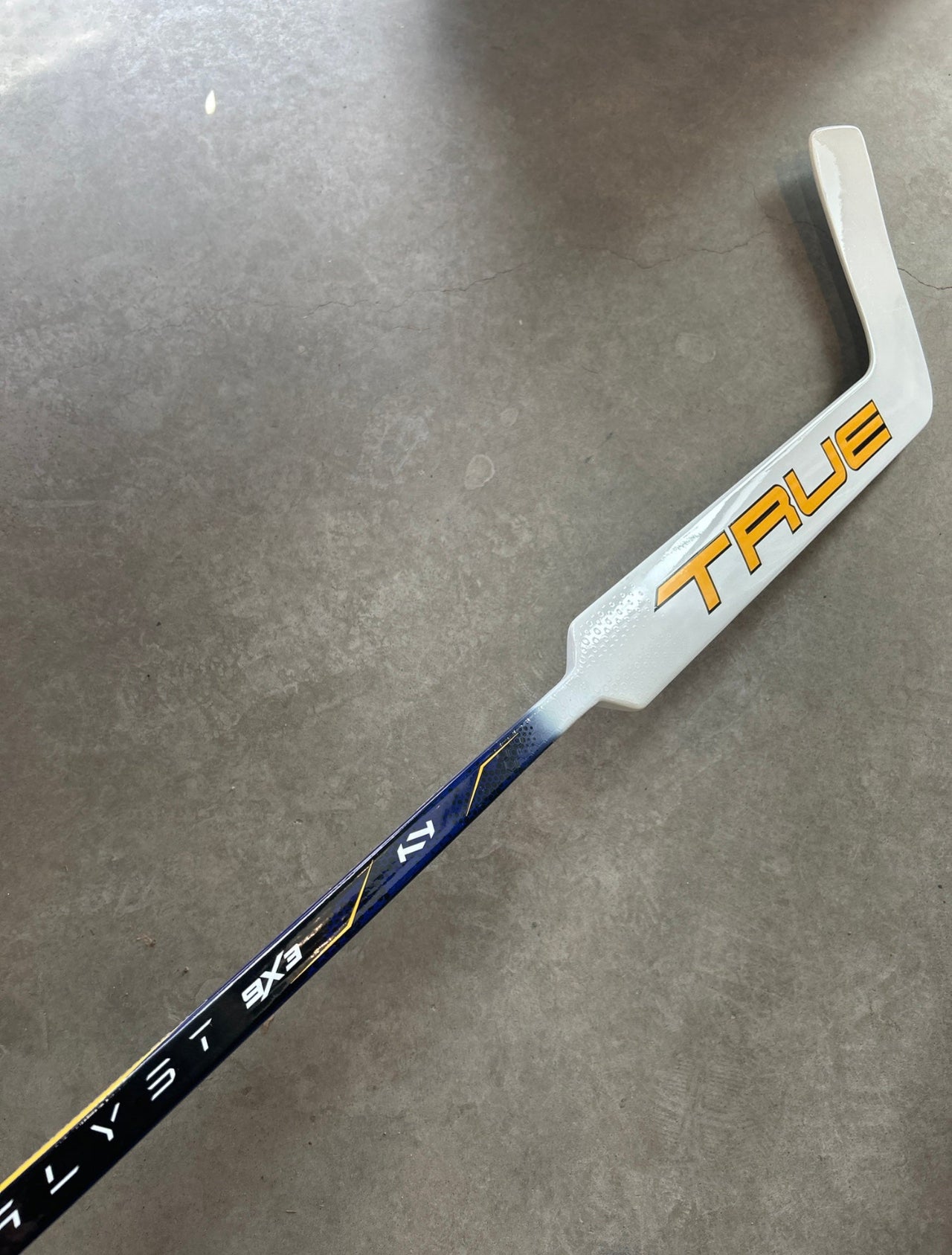 TRUE CATALYST 9X3 GOALIE STICK - 25.5” PADDLE - REGULAR - NEW