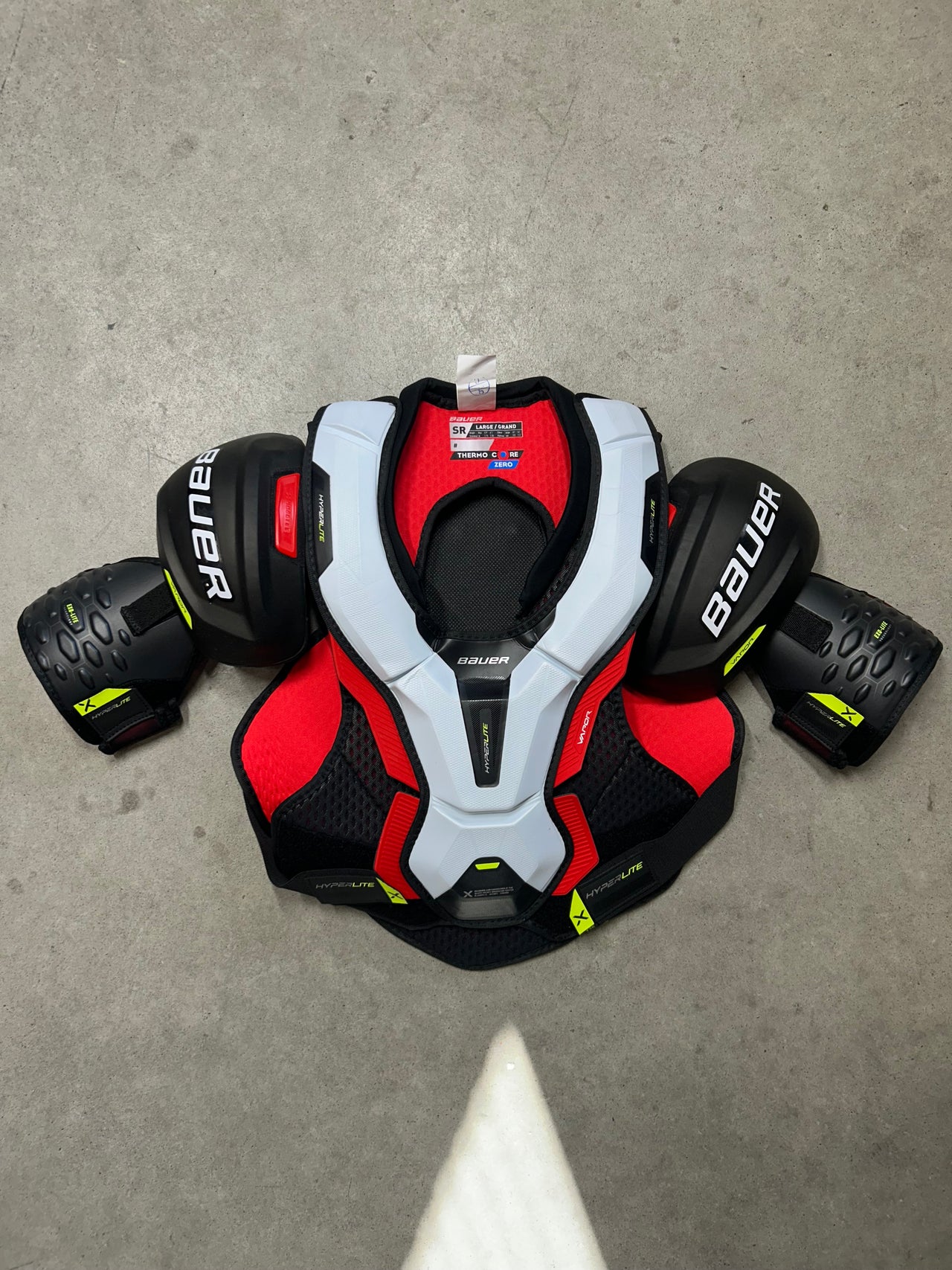 Senior Large Bauer Vapor Hyperlite NHL Pro Stock Shoulder Pads (New) New York Islanders