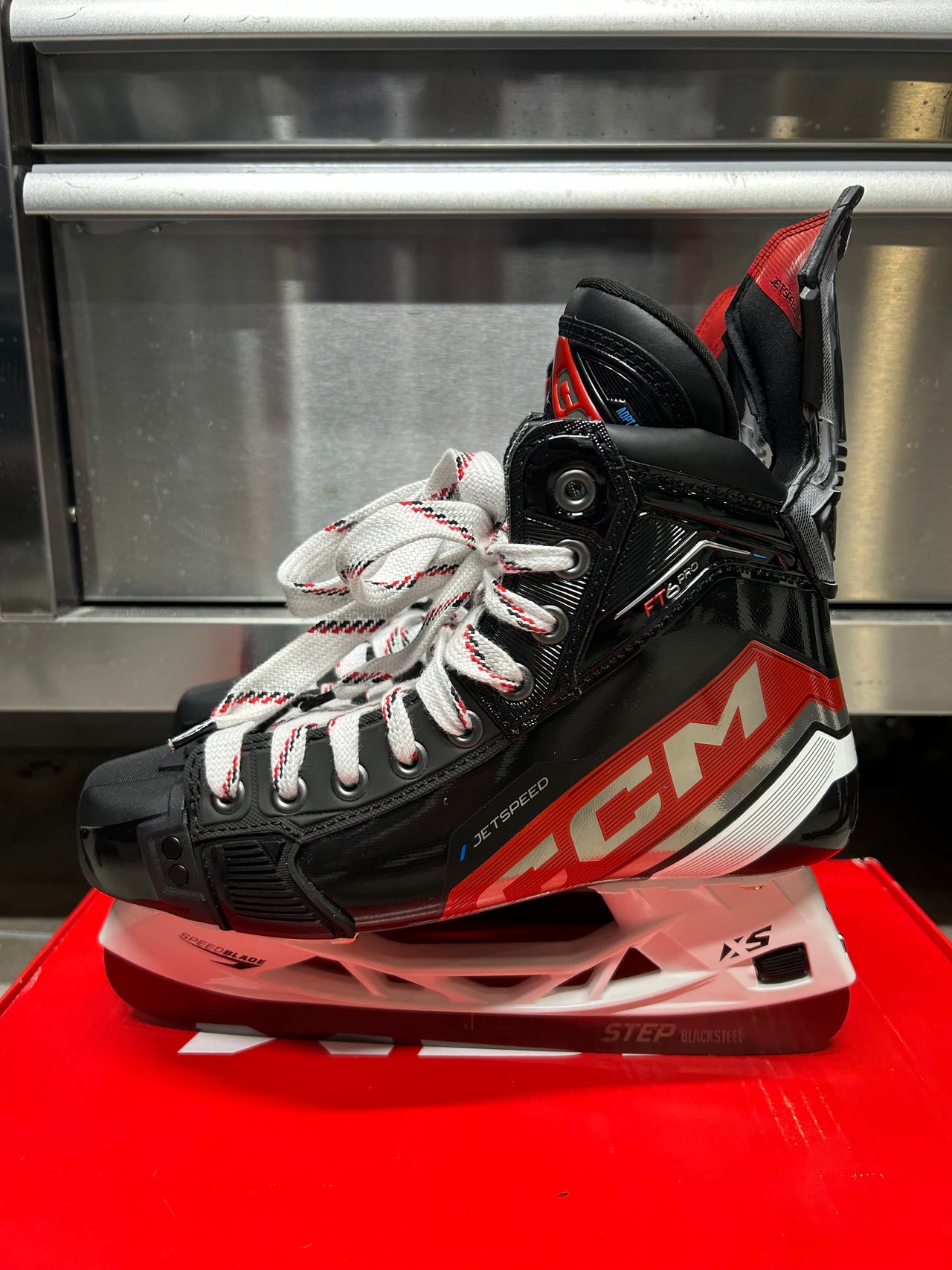 CCM FT6 Pro Skate Size 5.5 Tapered Fit Ohio State NCAA Pro Stock