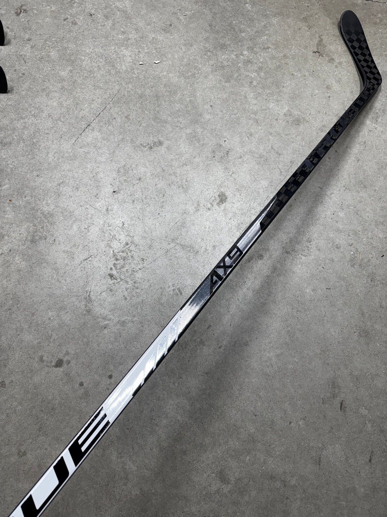 Left Hand 65 Flex P28 True AX9 (New) Pro Stock NHL