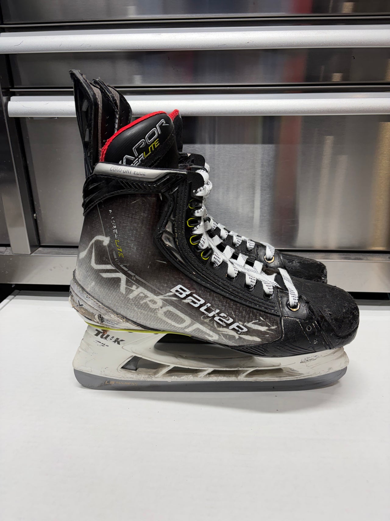 Bauer Hyperlite Skate Size 8 FIT 1 NHL (Used) Pro Stock