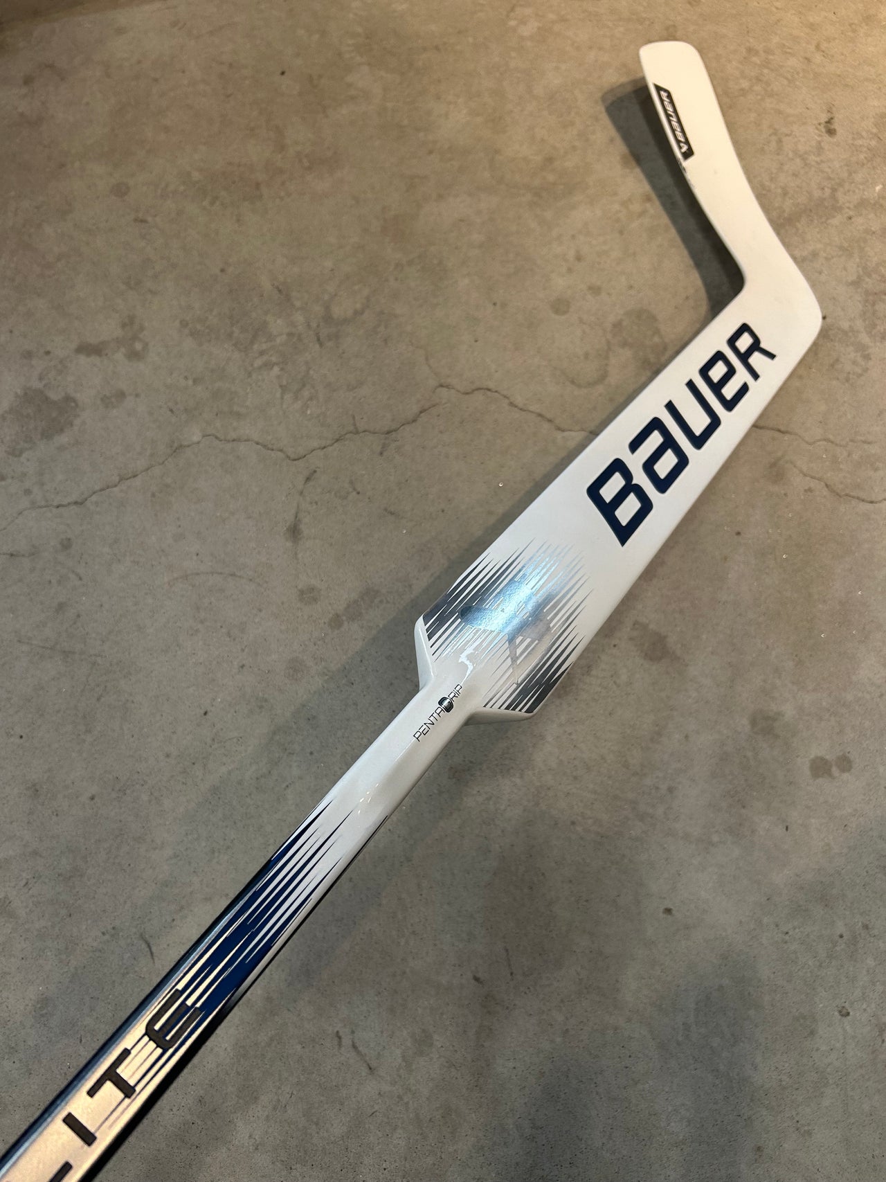 Left Hand 27" Bauer Hyperlite 2 Goalie Stick New