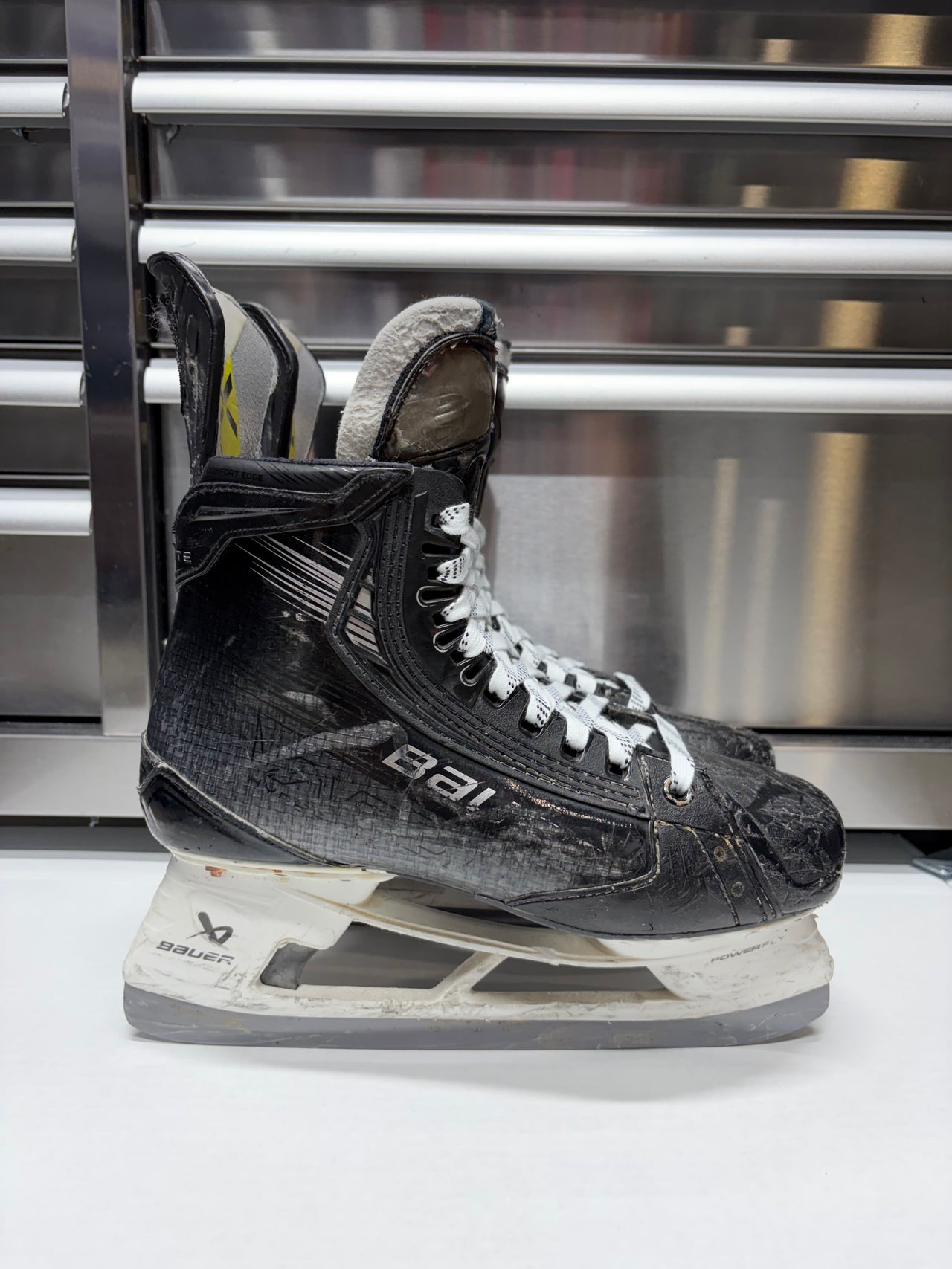 Bauer Hyperlite2 Skate Size 8 FIT 1 (Used) WHL Pro Stock