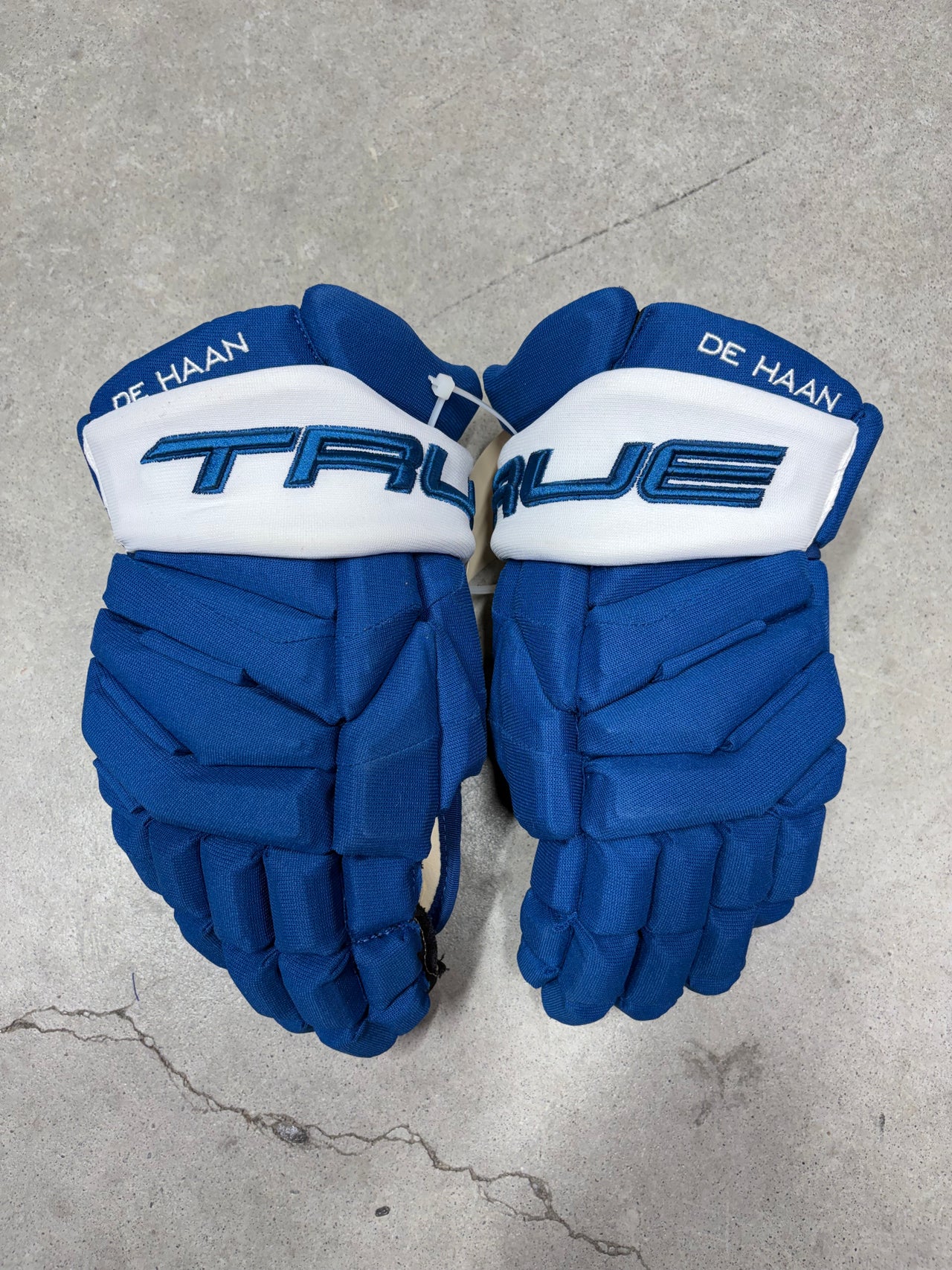 15” True Catalyst 9X Pro Stock Hockey Gloves Colorado Avalanche (New)