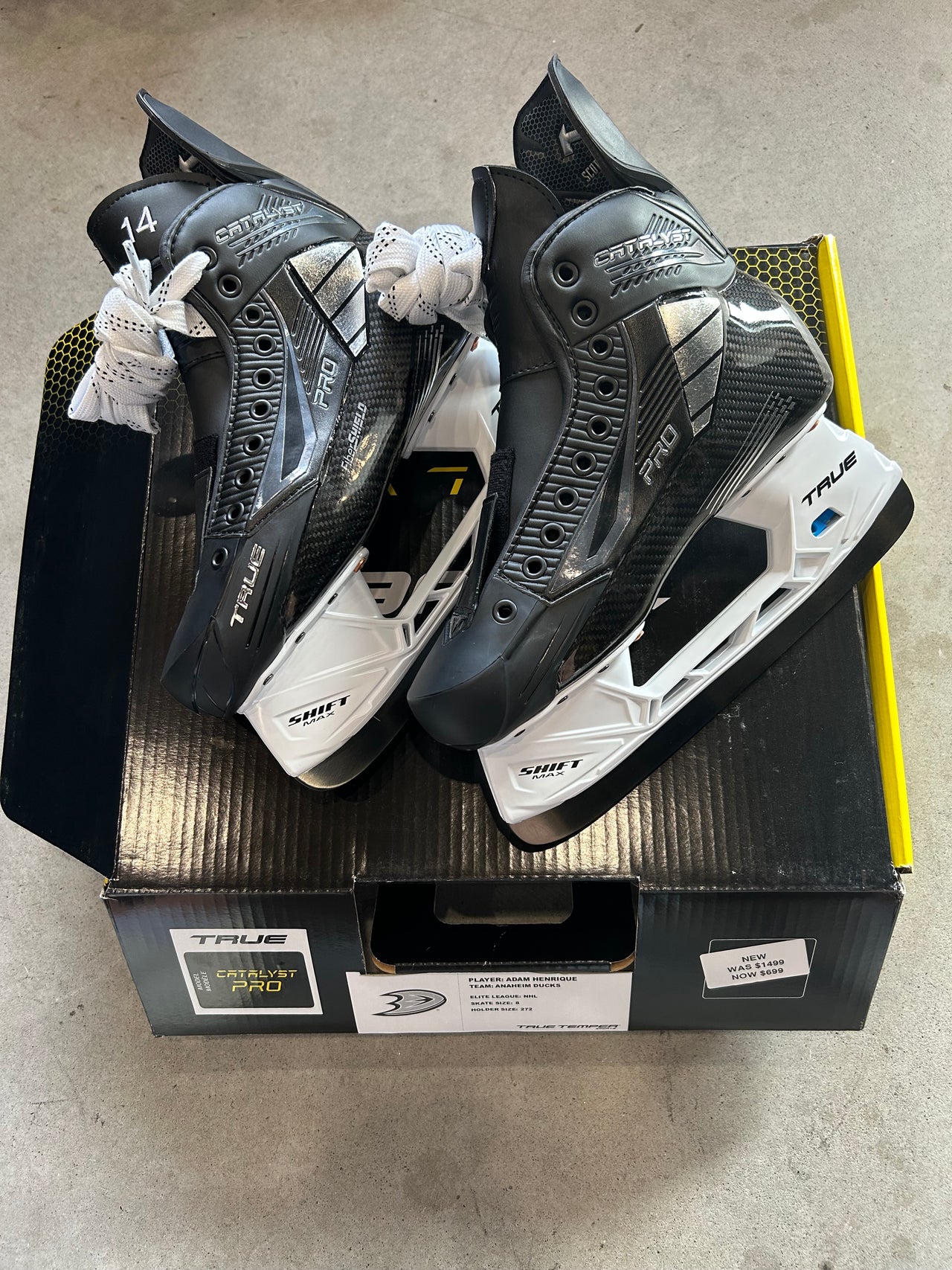 True Catalyst Pro Skate Size 8 New Regular Width Adam Henrique Pro Stock