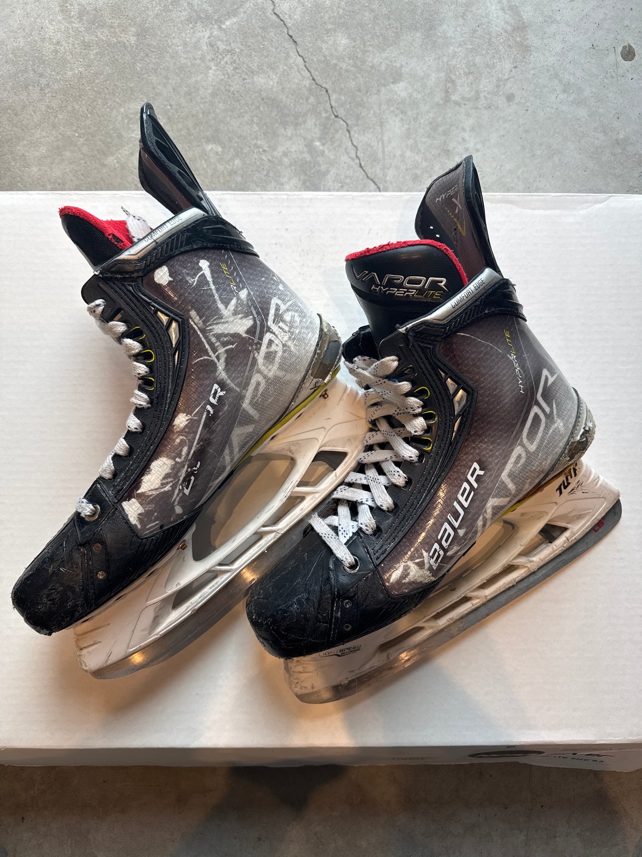 Bauer Hyperlite Skate Size 9.5 Used Regular Width NCAA Pro Stock