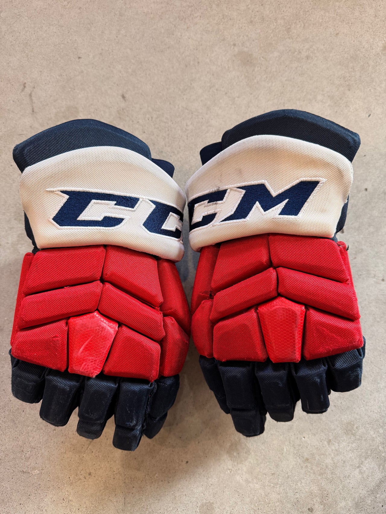 15” CCM HGTKPP Custom Washington Capitals Hockey Gloves Gentle Used