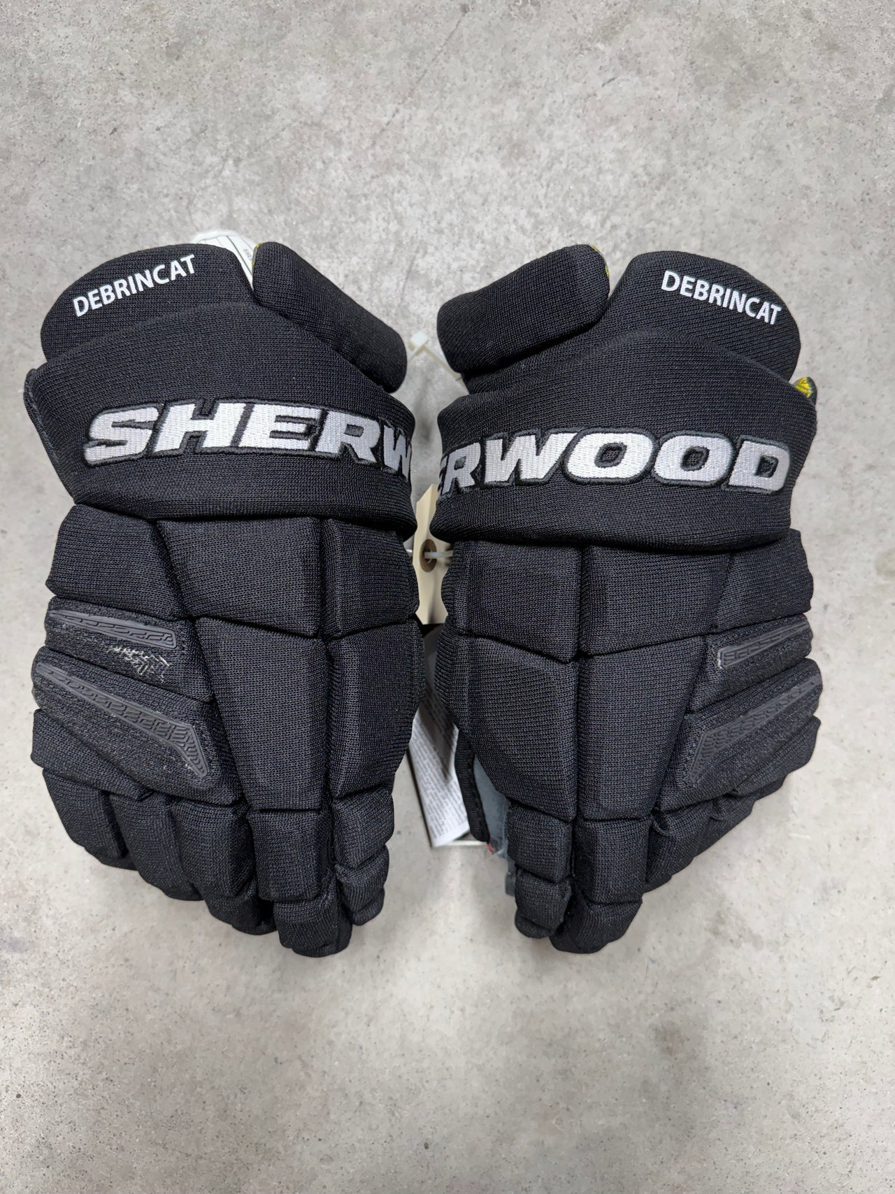 13” Sherwood Rekker Element One Gloves Chicago Blackhawks Pro Stock New