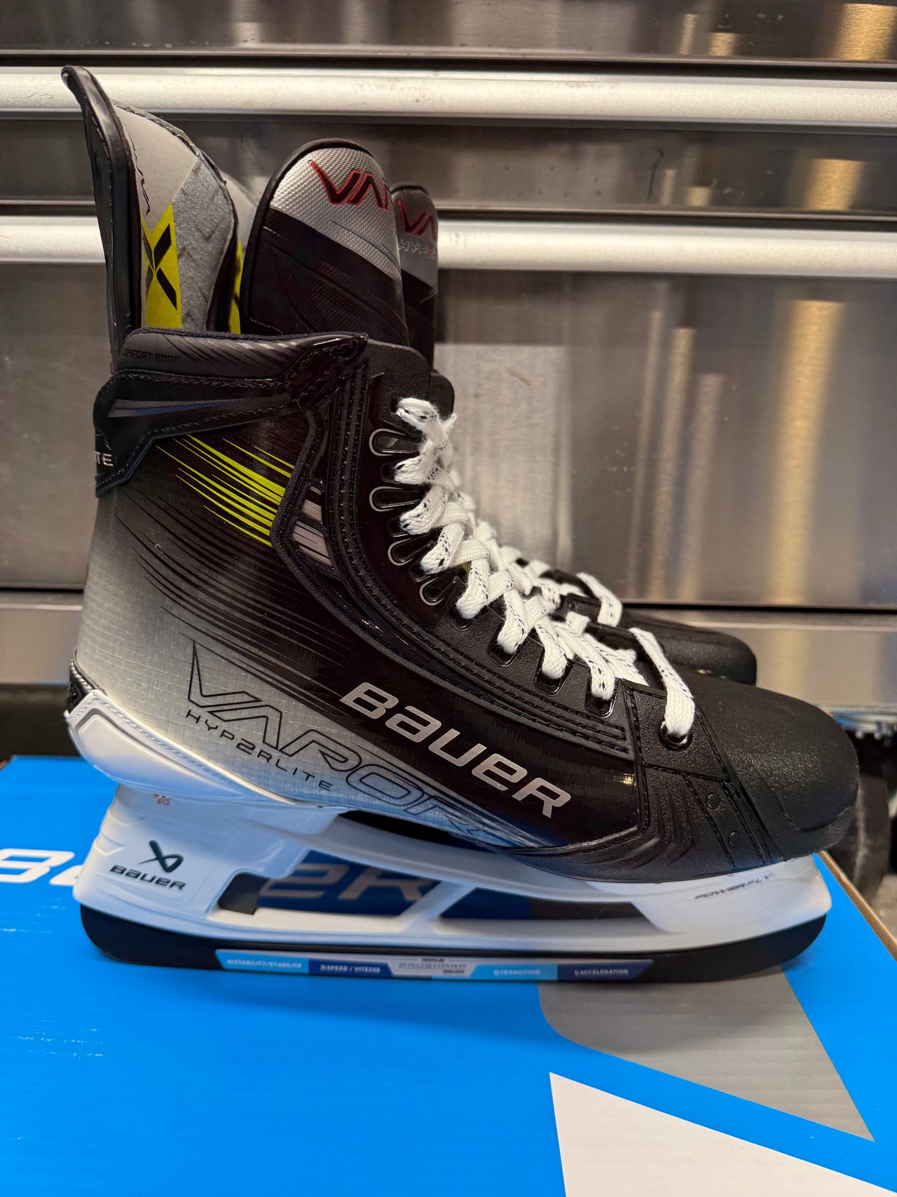 Bauer Hyperlite 2 Skate Size 10 Fit 3 NCAA Pro Stock (New)