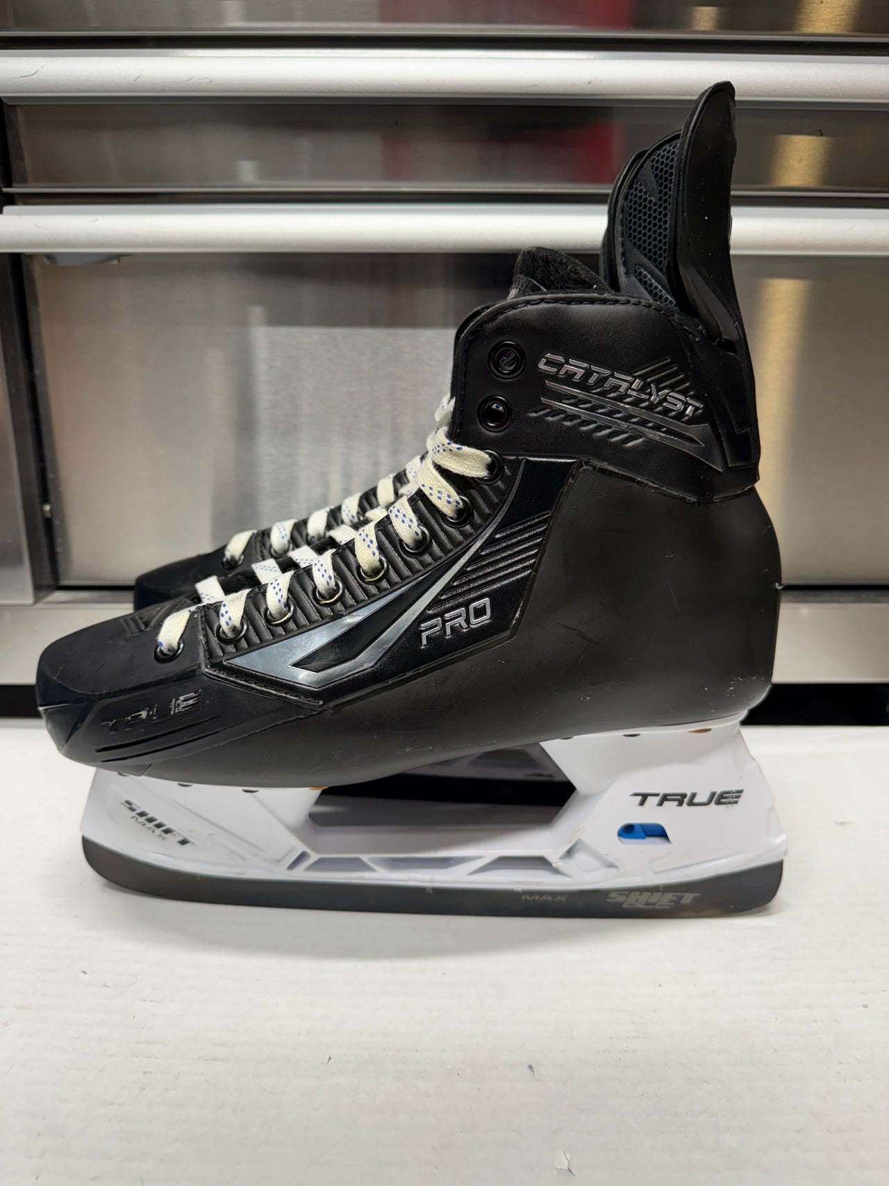 True Catalyst Pro Skate Size 8 NHL Pro Stock (Used)