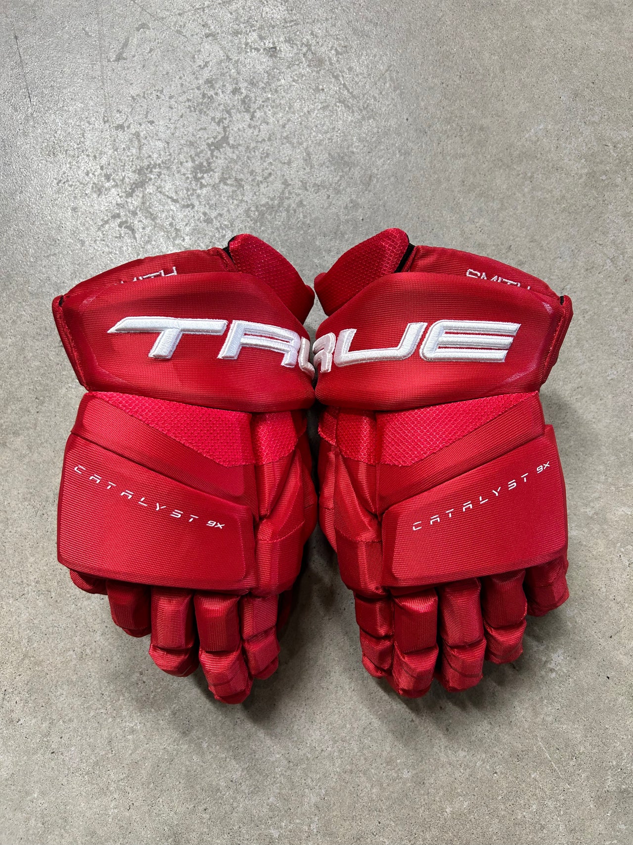 14” True Catalyst 9X Pro Stock Hockey Gloves Detroit Red Wings (New)