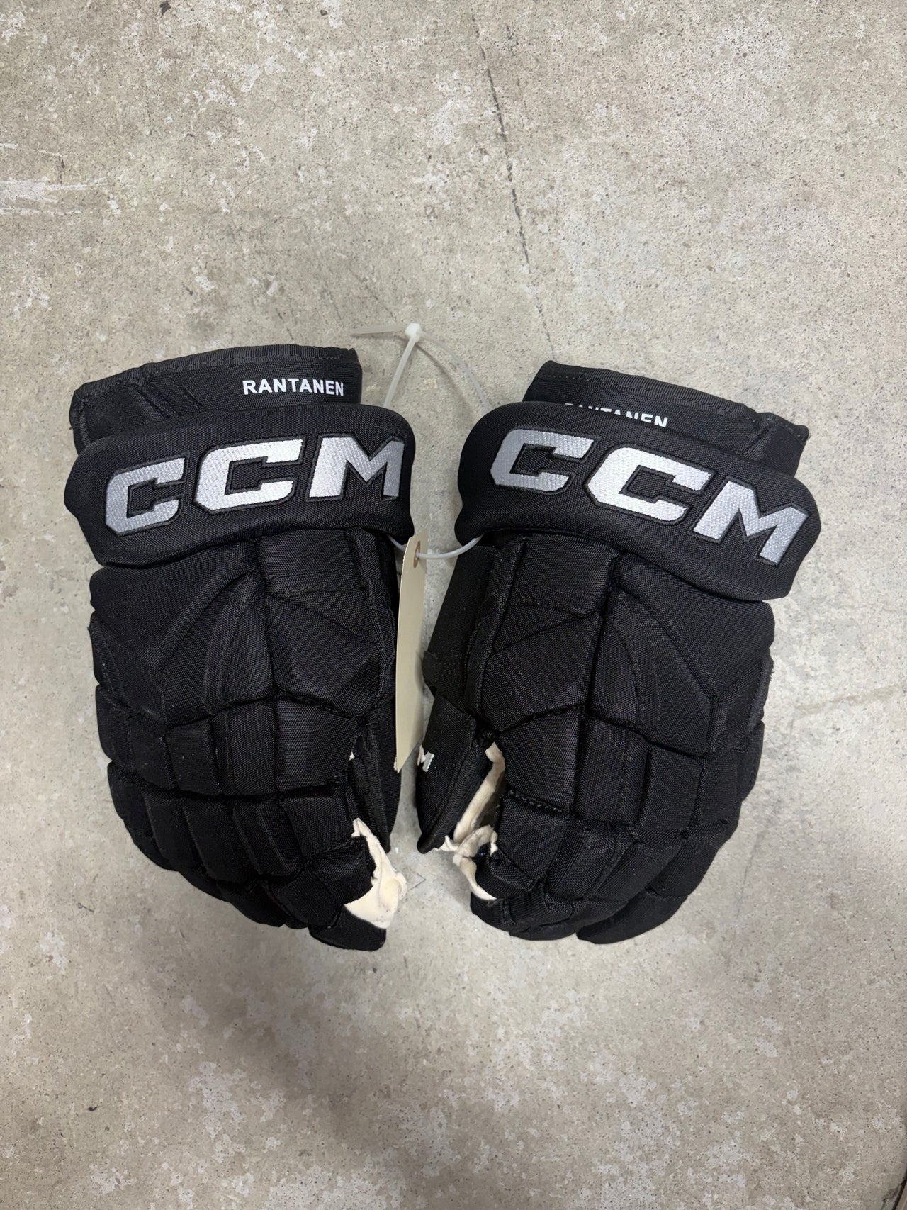 15” CCM HG 12 Pro NHL Dallas Stars Hockey Gloves Used (Like New)