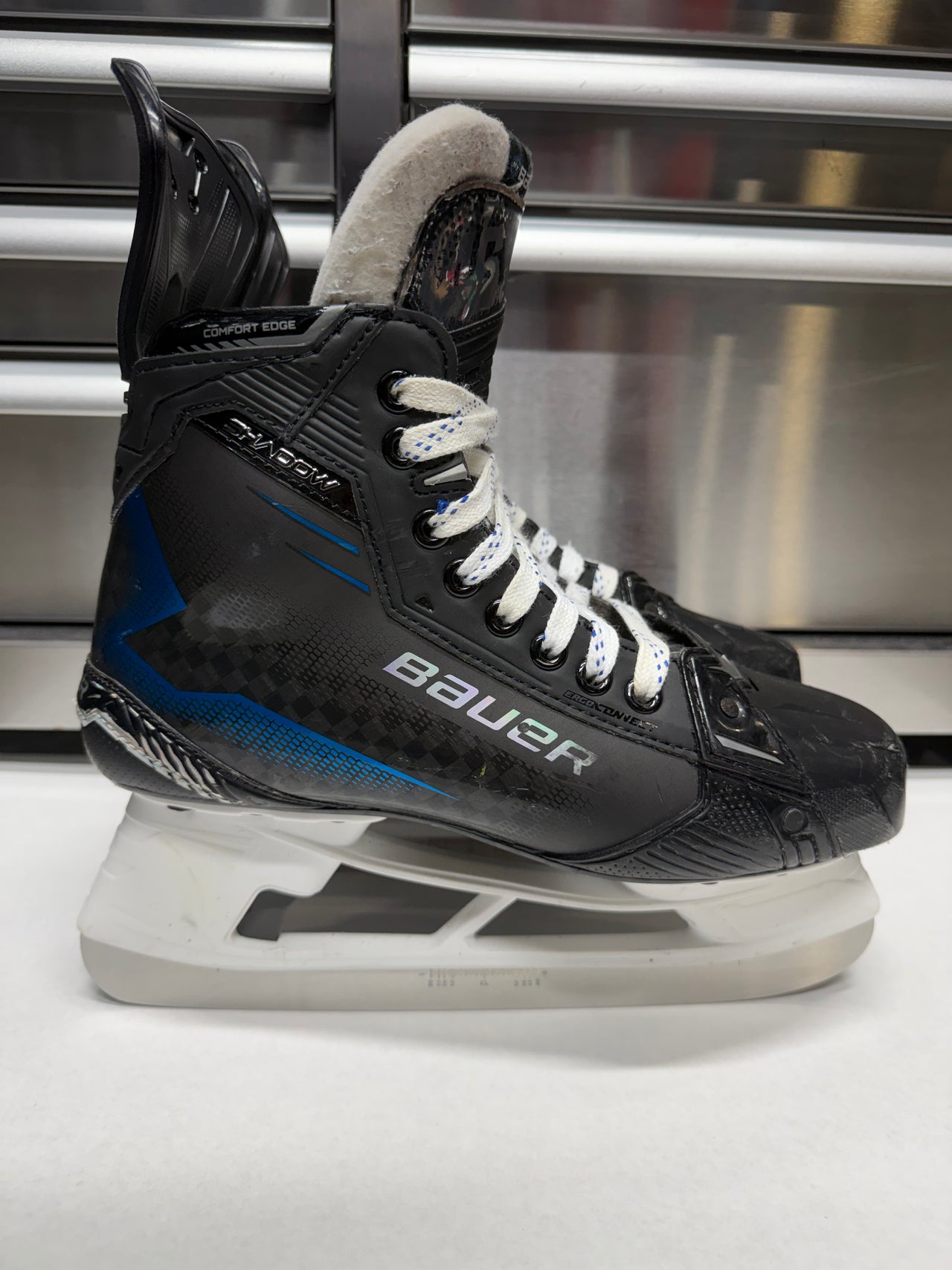 Bauer Shadow Skate Size 8.5 FIT 2 (Used) Toronto Maple Leafs Pro Stock