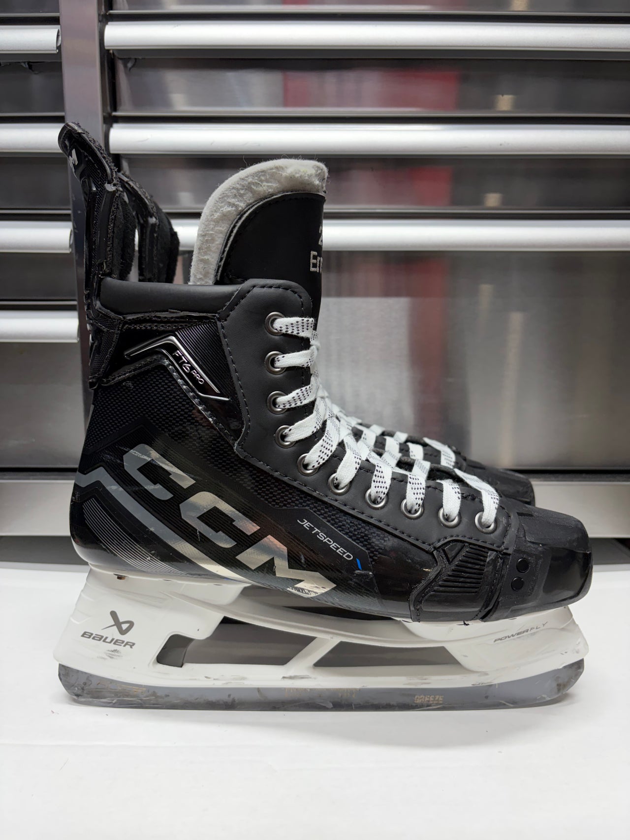 CCM FT6 Pro Size 9.5 Regular Width Dallas Stars (Like New) ADAM ERNE Pro Stock