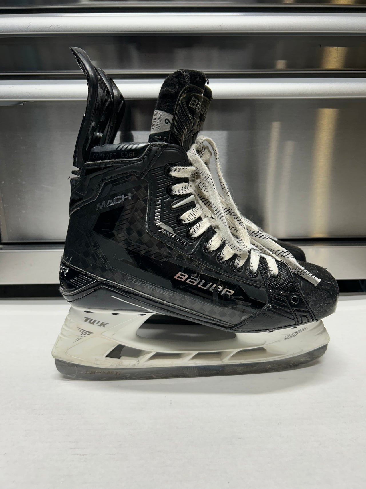 Bauer Supreme Mach Skate Size 6 Fit 1 NCAA Pro Stock (Used)