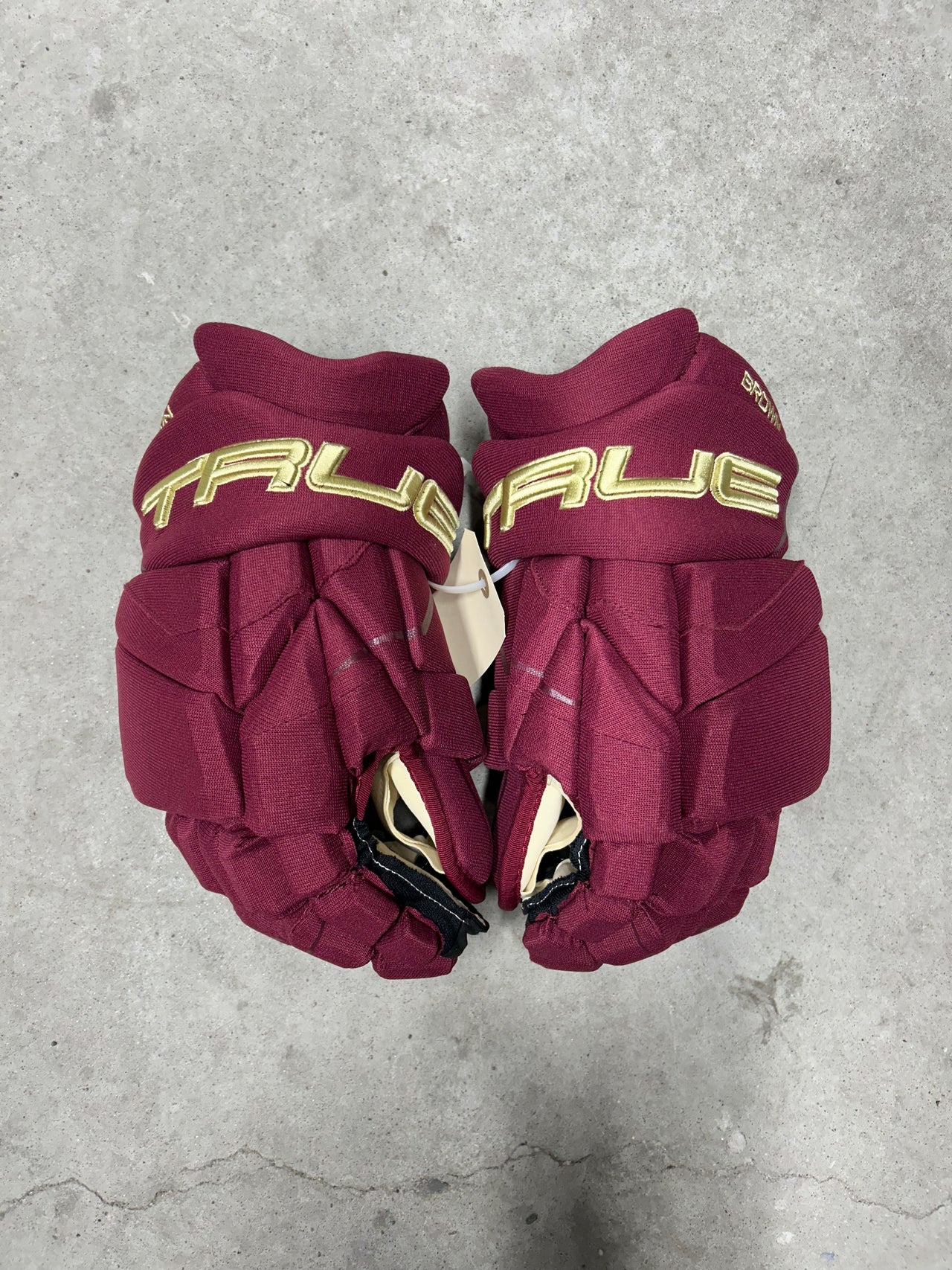 15” True Catalyst 9X Pro Stock Hockey Gloves Arizona Coyotes(New)
