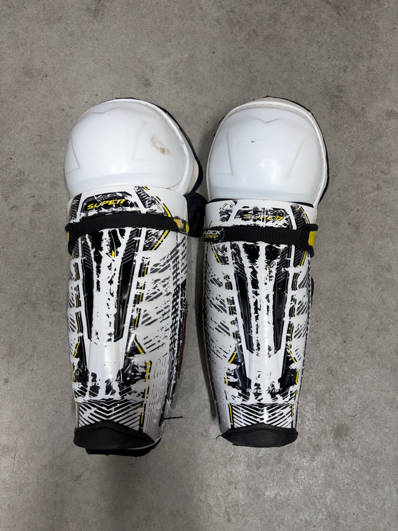 15” Senior CCM Super Tacks Shin Guards NHL Montreal Canadiens (Used) Pro Stock