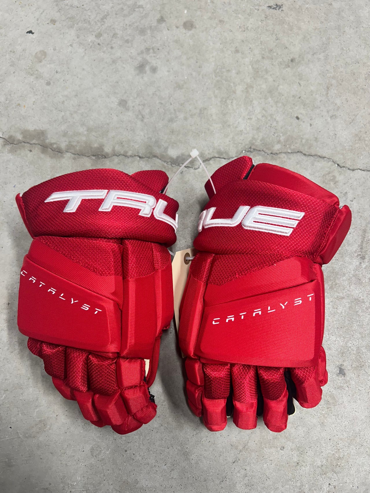 14” True Catalyst 9X Pro Stock Hockey Gloves Detroit Red Wings (New)