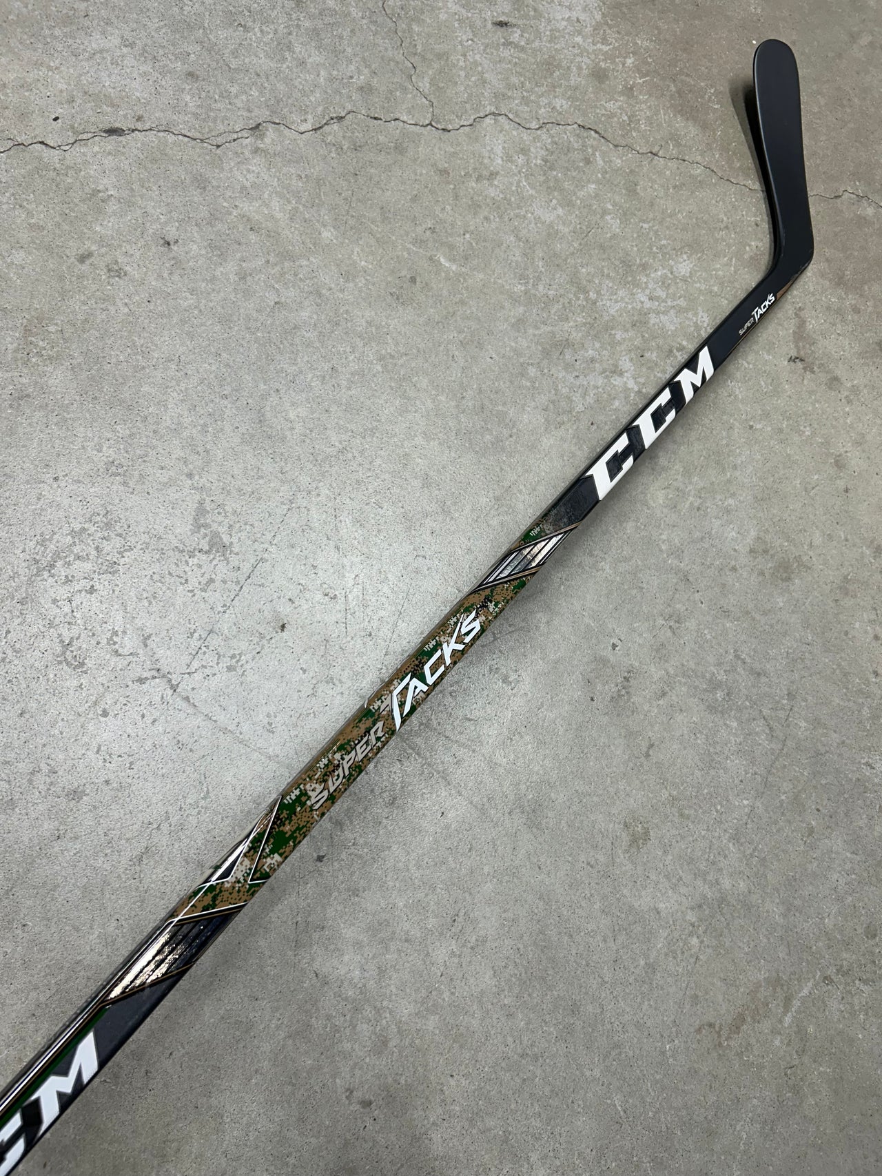 Left Hand 90 Flex P29 CCM Super Tacks (New) Military Night Pro Stock