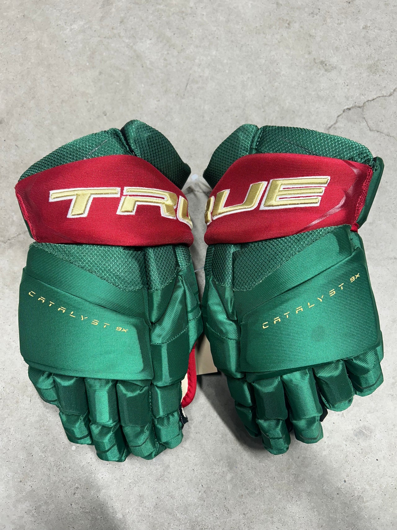 15” True Catalyst 9X Pro Stock Hockey Gloves Minnesota Wild ￼ (New)