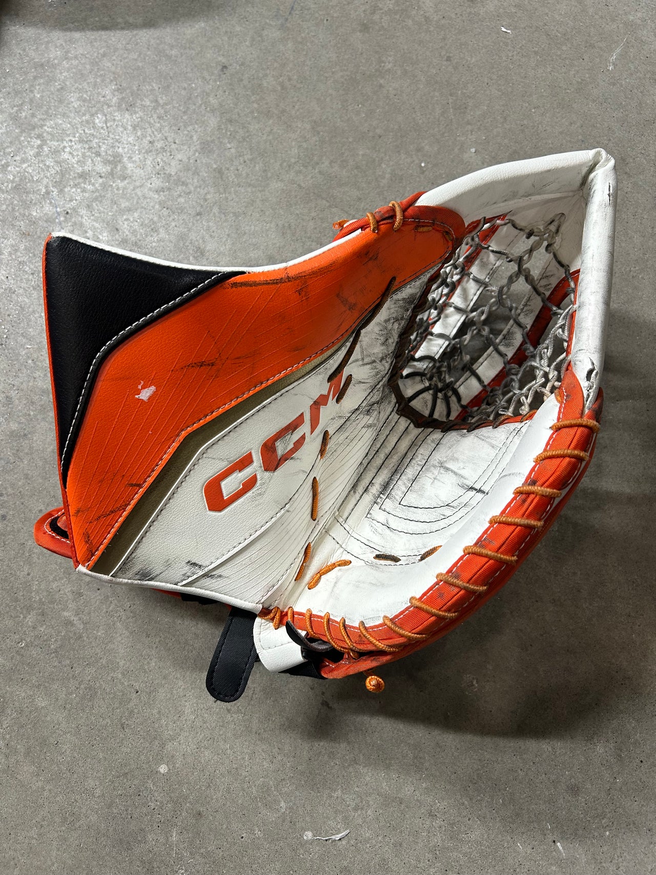 CCM EFLEX 6 Goalie Glove Oscar Dansk Pro Stock Used