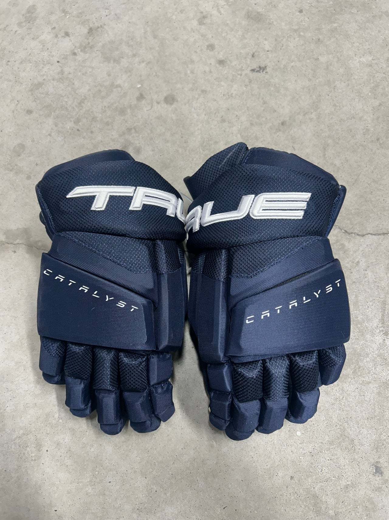 14” True Catalyst 9X Pro Stock Hockey Gloves Winnipeg Jets ￼ (New)
