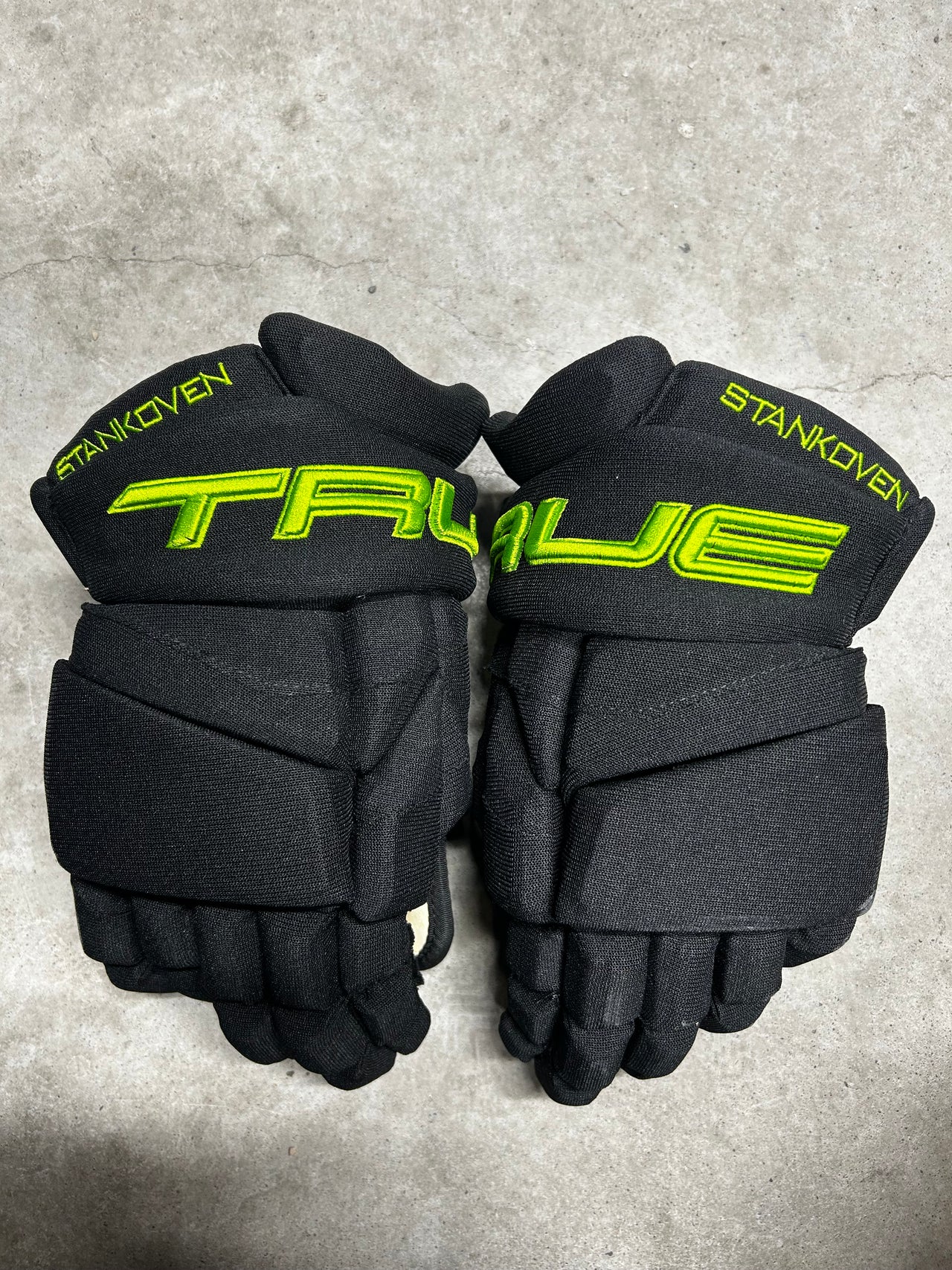 13.5” True Catalyst 9X Pro Stock Hockey Gloves Dallas Stars Logan Stankoven (New)