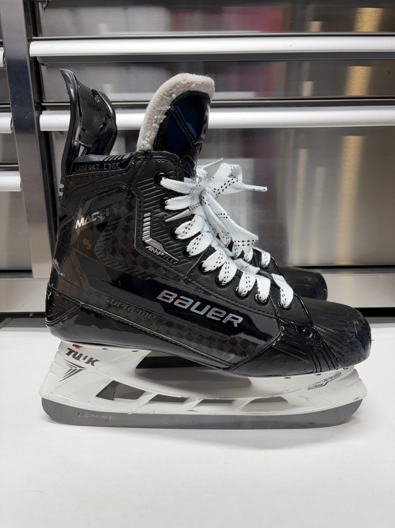 Bauer Supreme Mach Skate Size 9 Fit 1 (Used) OHL Pro Stock