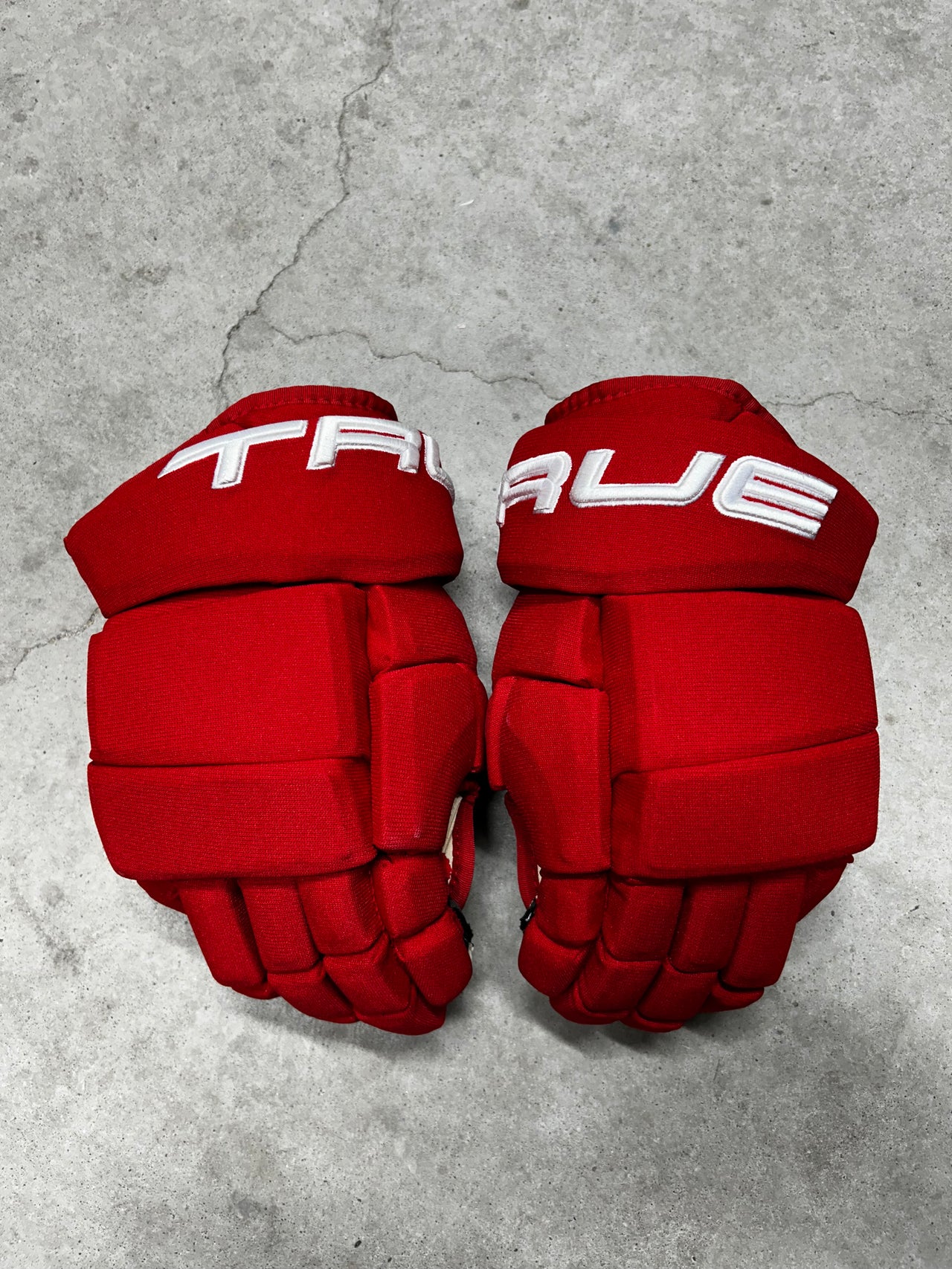 14” True Catalyst 9X Pro Stock Hockey Gloves Detroit Red Wings Matt Luff (New)